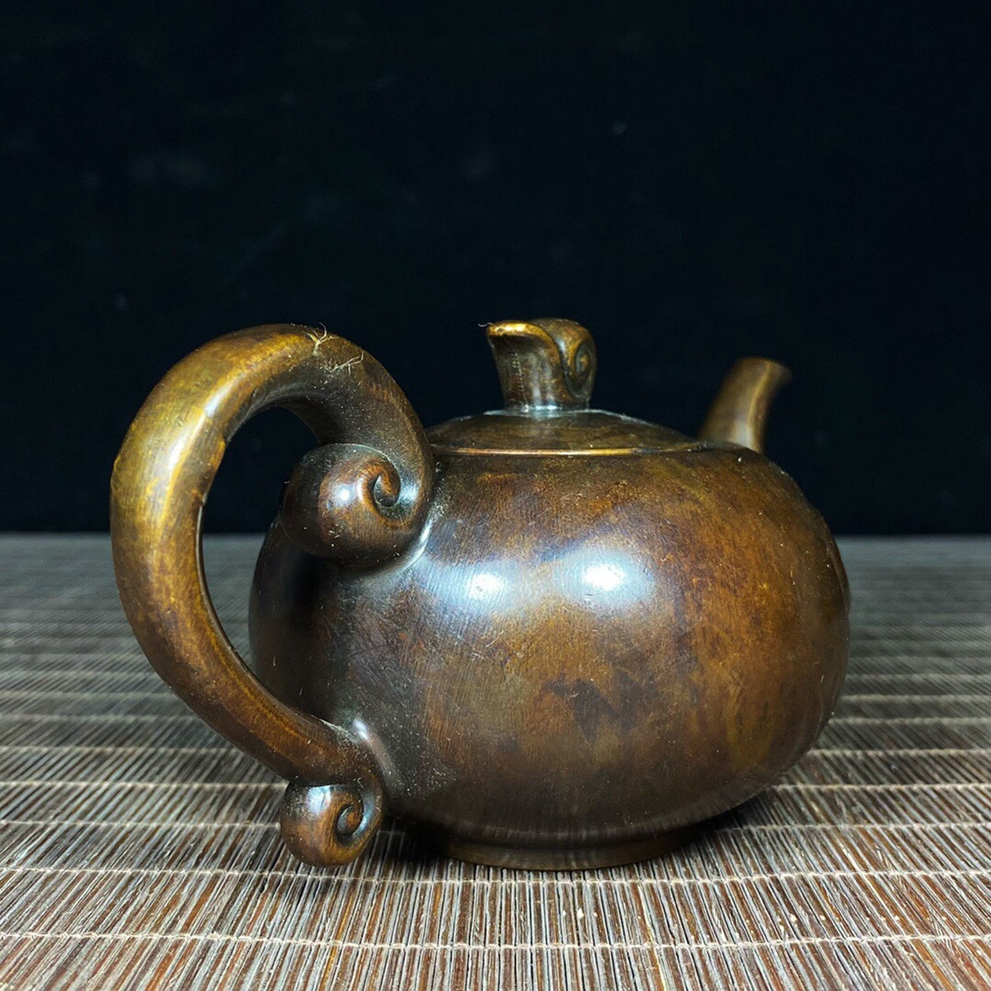 Chinese antique pure copper cloud patterned handle pot