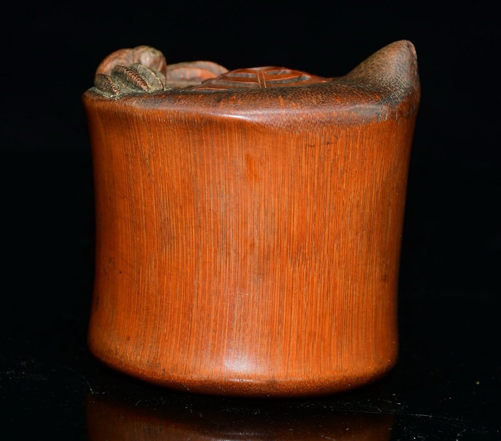 Ba Fang Lai Cai Shui Di ornament