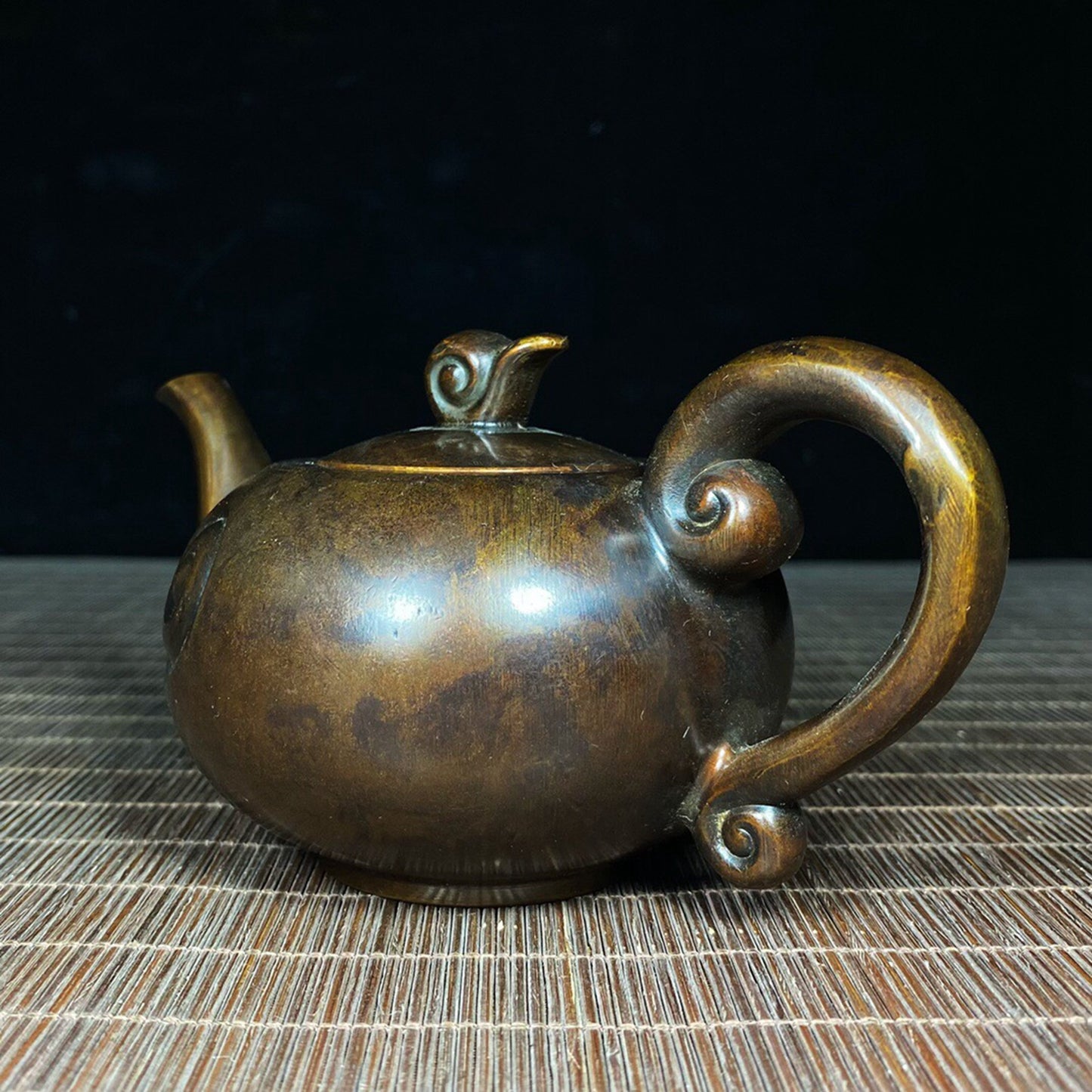 Chinese antique pure copper cloud patterned handle pot