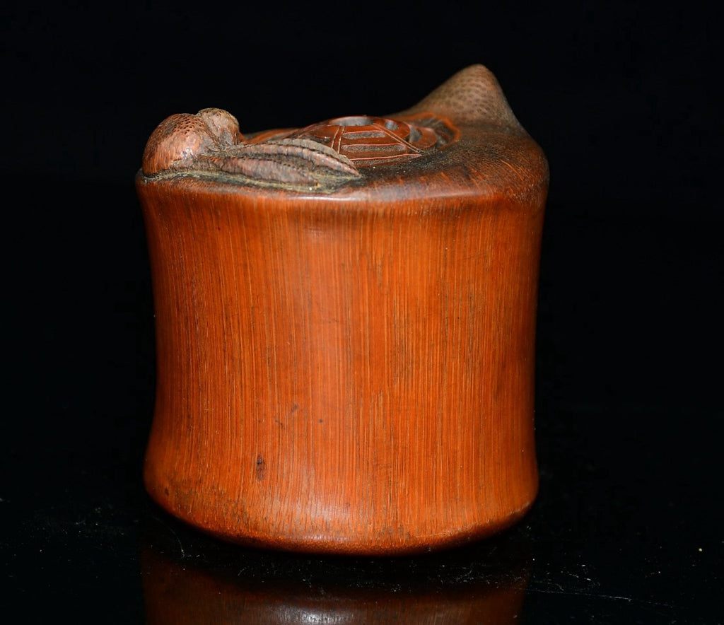 Ba Fang Lai Cai Shui Di ornament