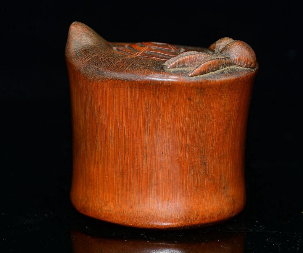 Ba Fang Lai Cai Shui Di ornament