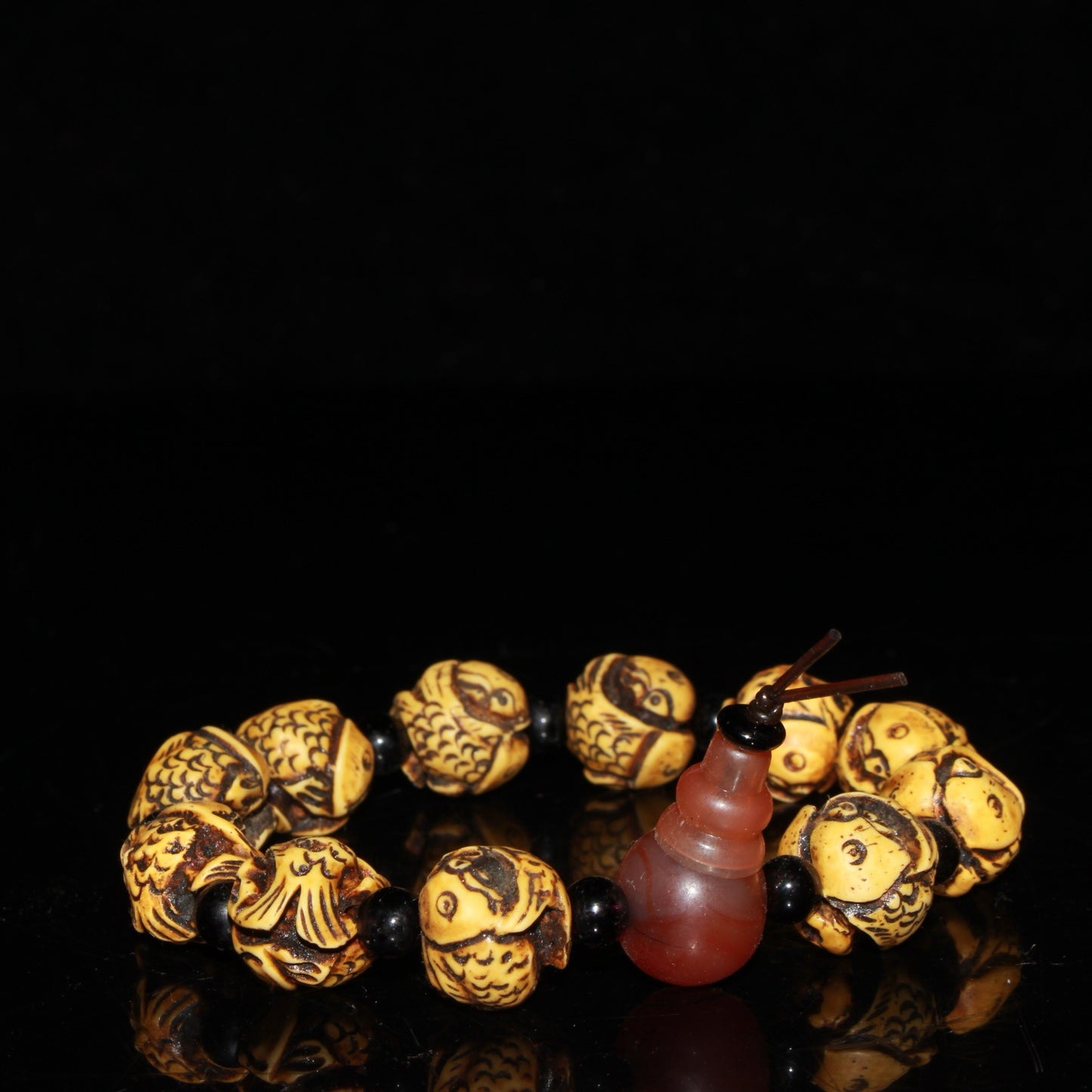 Early collection of ox bone carvings, annual fish bracelet ornaments
