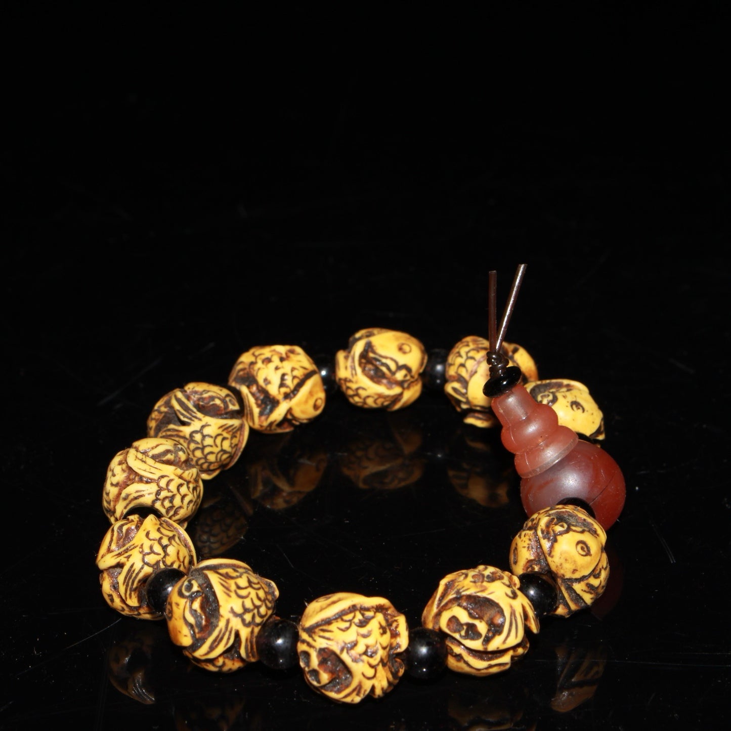 Early collection of ox bone carvings, annual fish bracelet ornaments