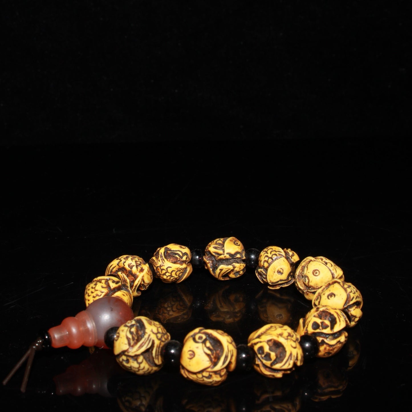 Early collection of ox bone carvings, annual fish bracelet ornaments