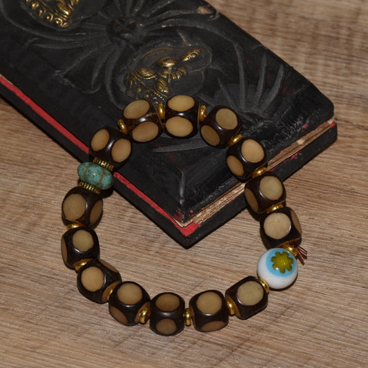 Early collection of Xizang Bodhi with green pine colored glass beads bracelet