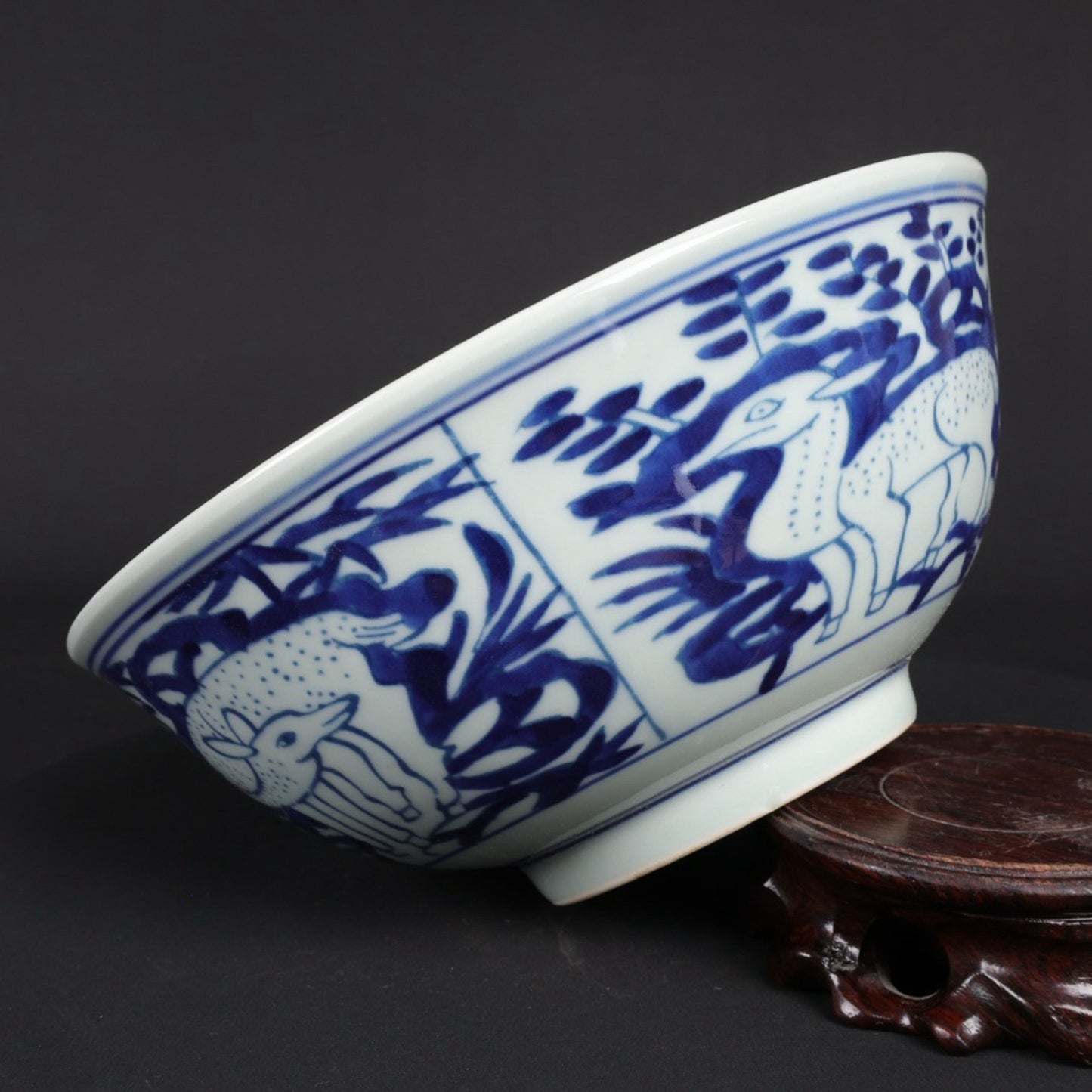 Blue and white four deer patterned large bowl