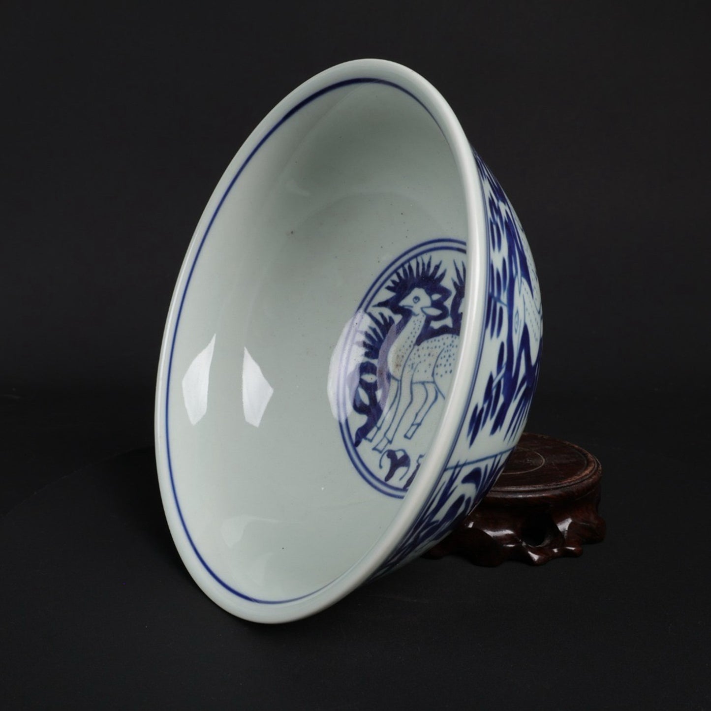 Blue and white four deer patterned large bowl