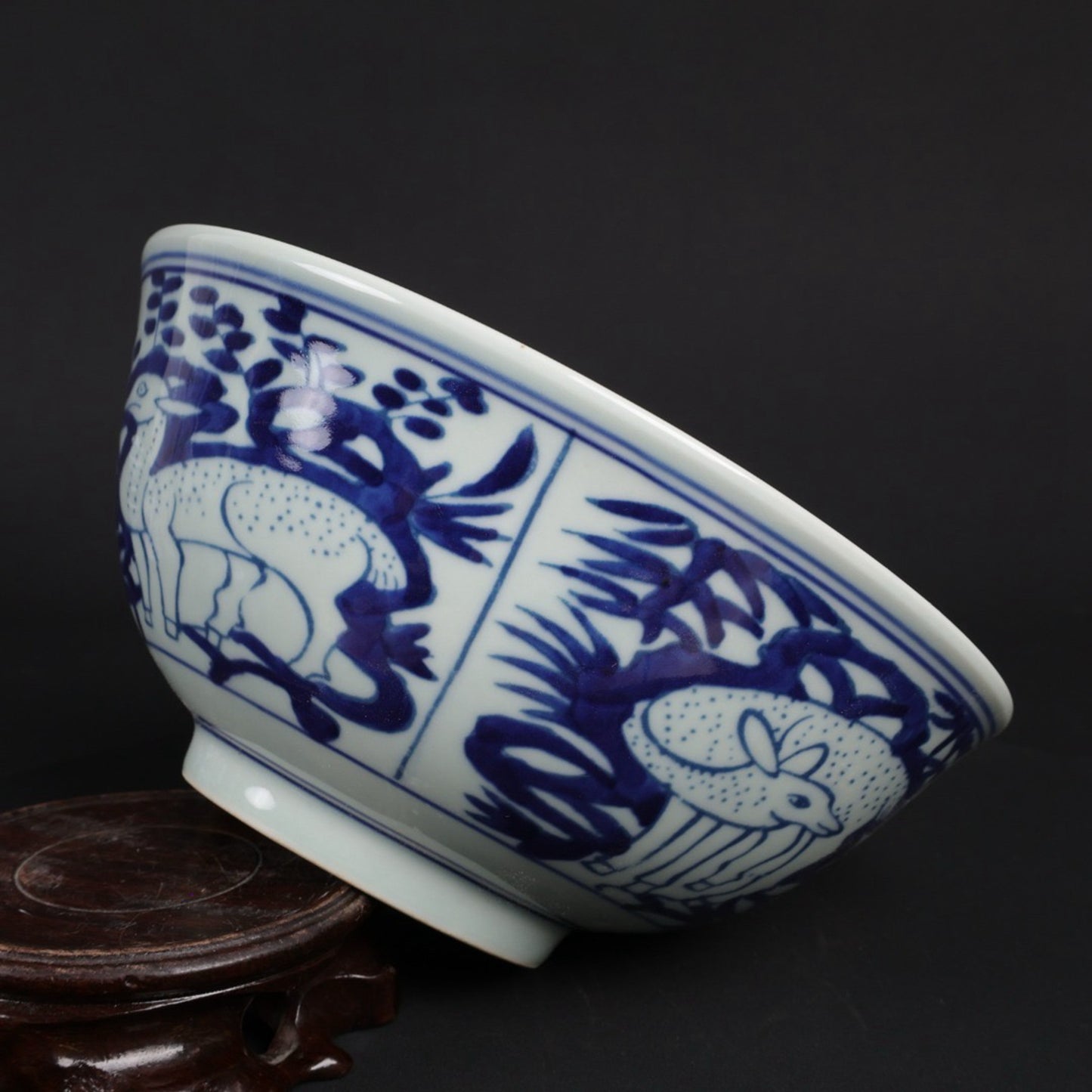 Blue and white four deer patterned large bowl