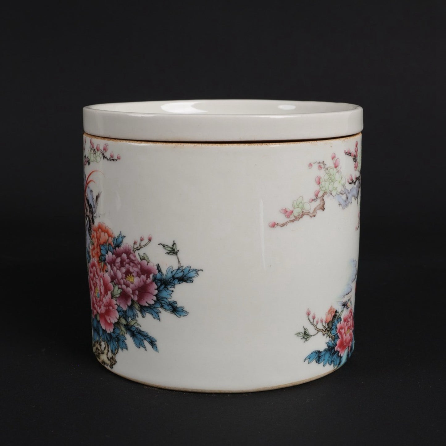 Vermilion painted with floral patterns and cricket jars