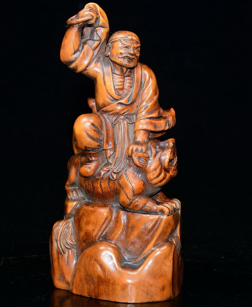 Boutique boxwood subdues dragons and tigers