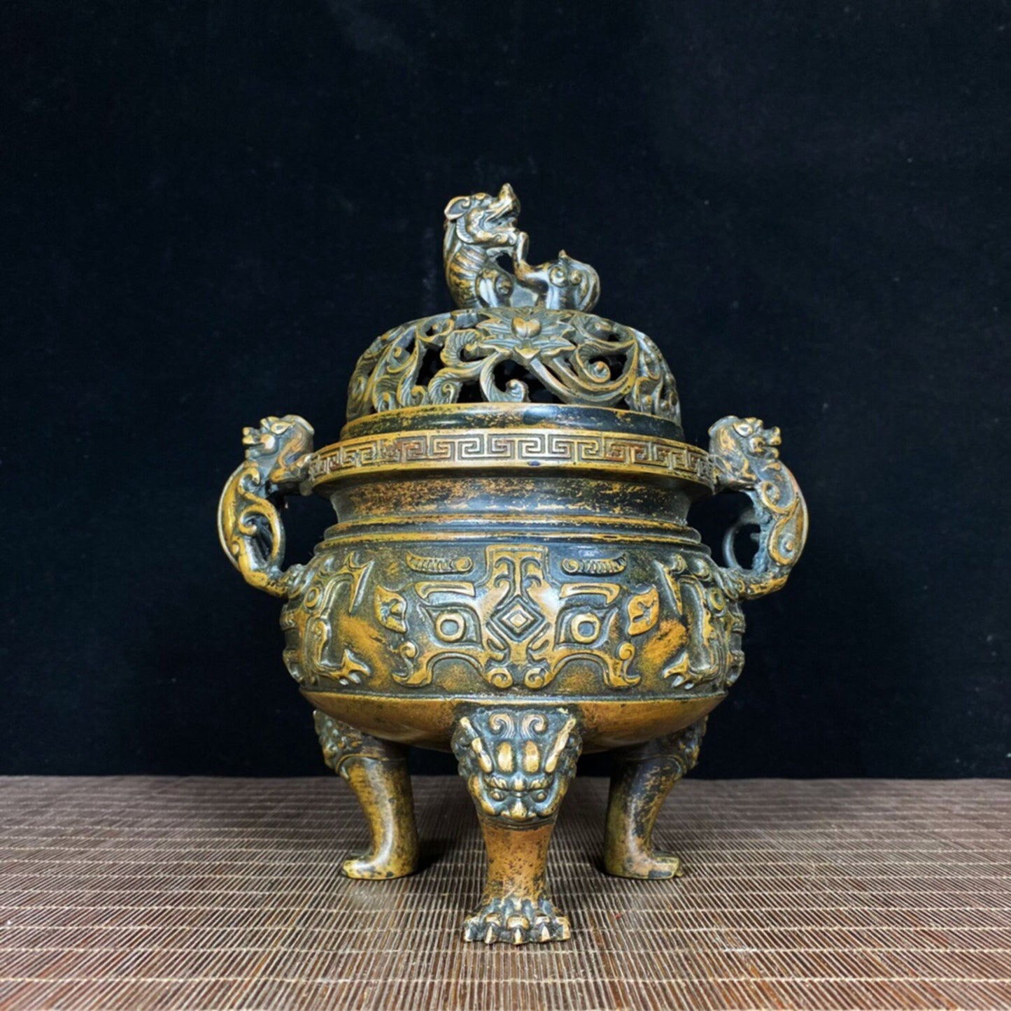 Chinese antique pure copper beast face dragon ear lion lion lion cover lion foot furnace