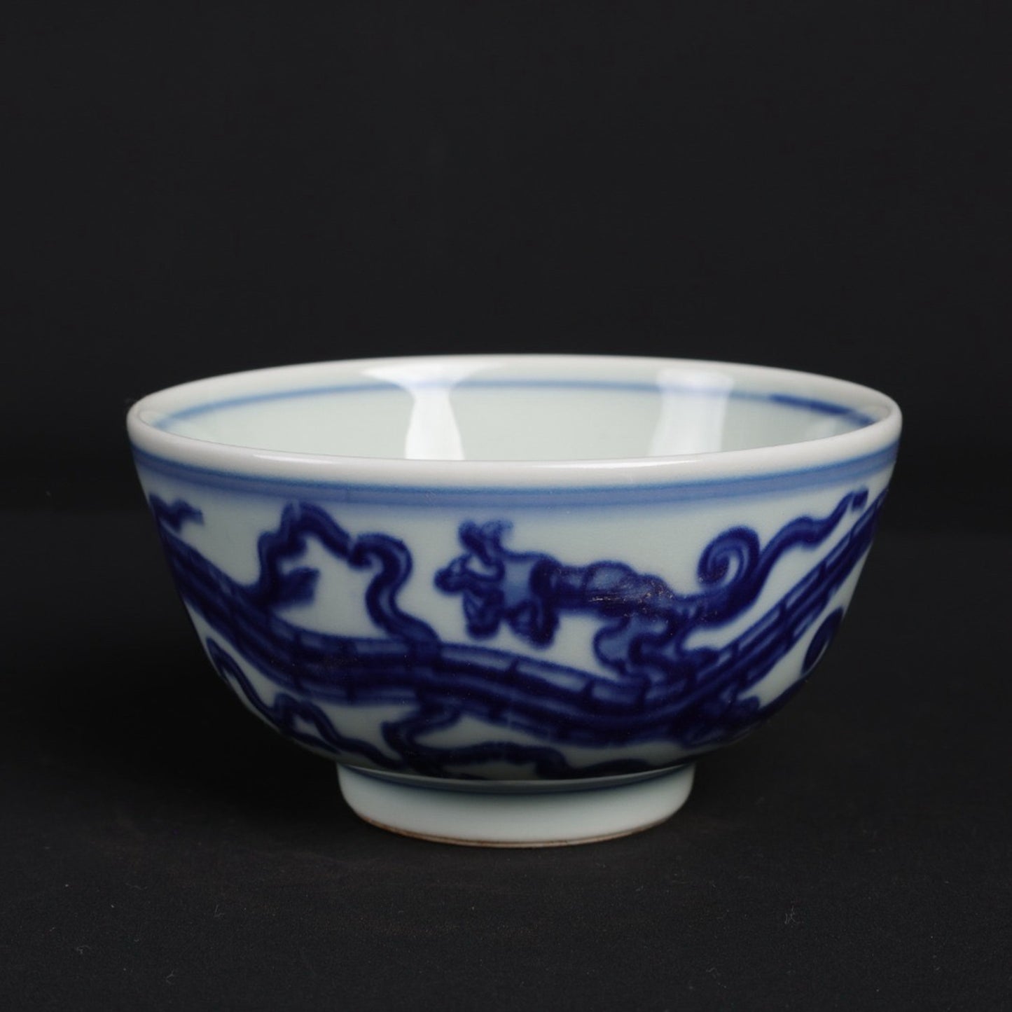 A pair of blue and white dragon patterned cups