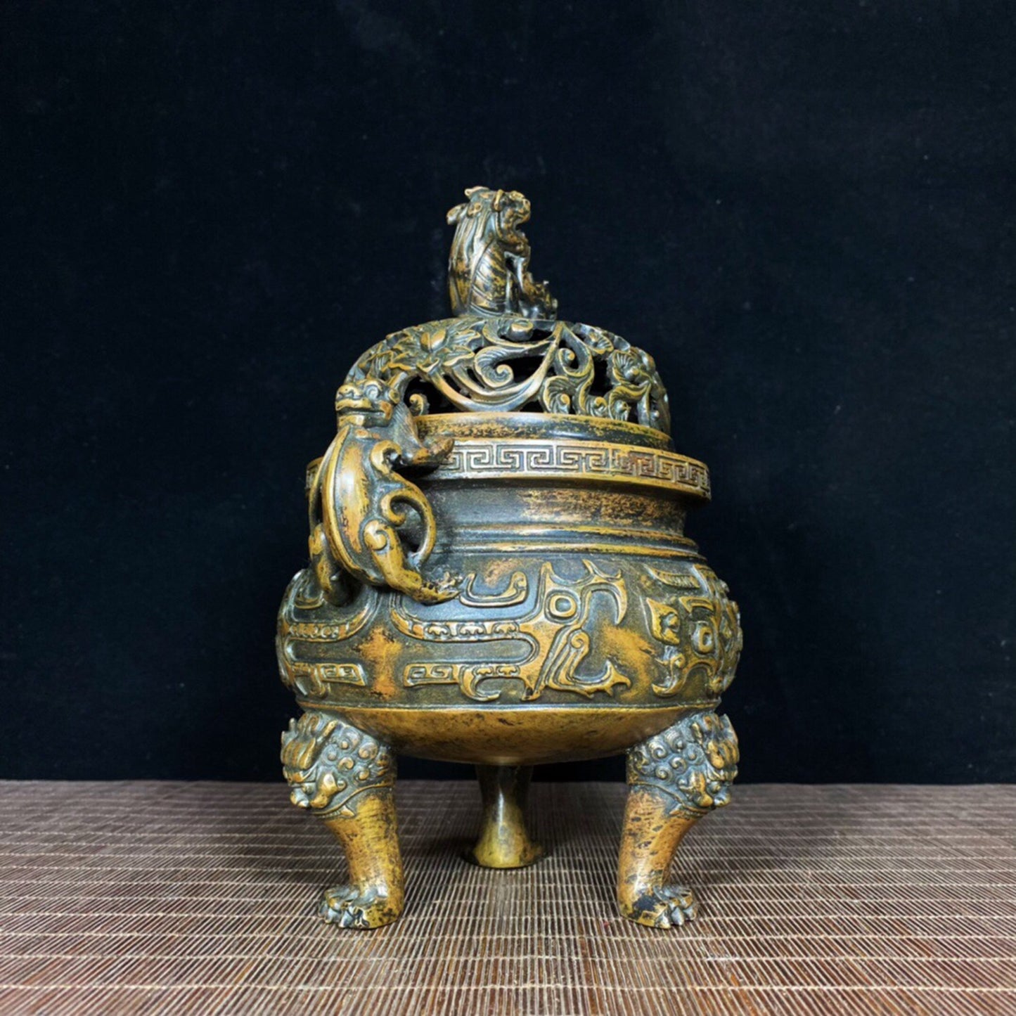 Chinese antique pure copper beast face dragon ear lion lion lion cover lion foot furnace