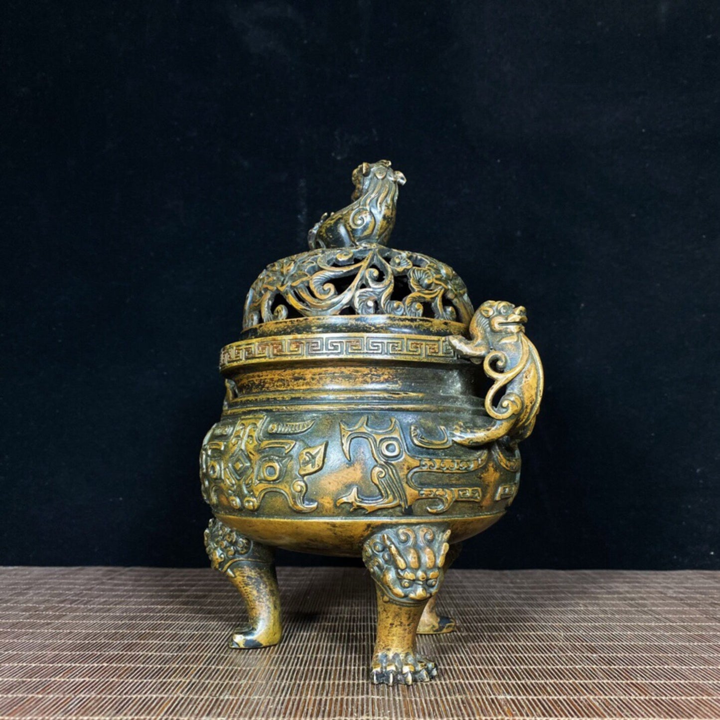 Chinese antique pure copper beast face dragon ear lion lion lion cover lion foot furnace