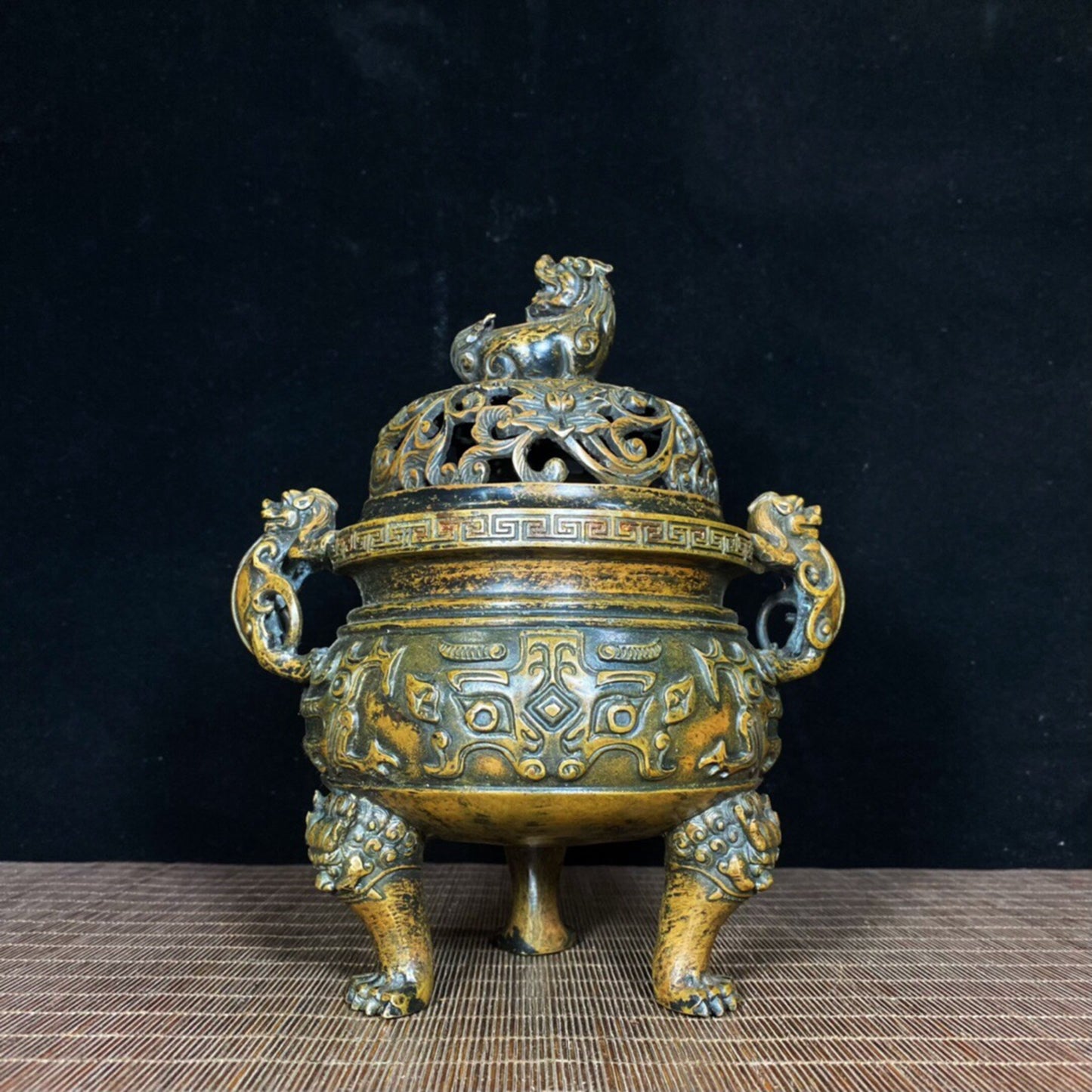 Chinese antique pure copper beast face dragon ear lion lion lion cover lion foot furnace