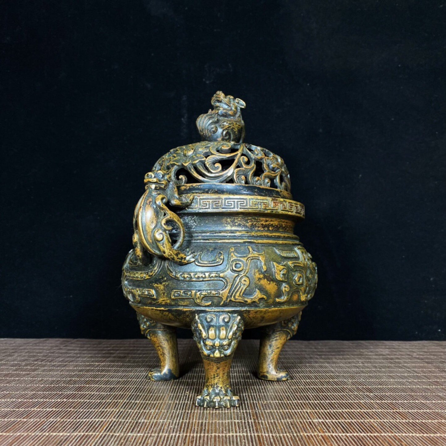 Chinese antique pure copper beast face dragon ear lion lion lion cover lion foot furnace