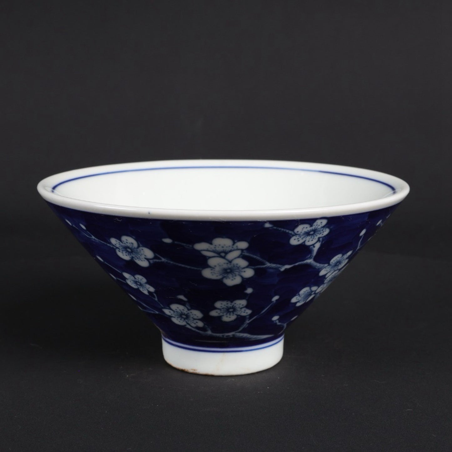 Blue and white ice plum patterned bamboo hat bowl