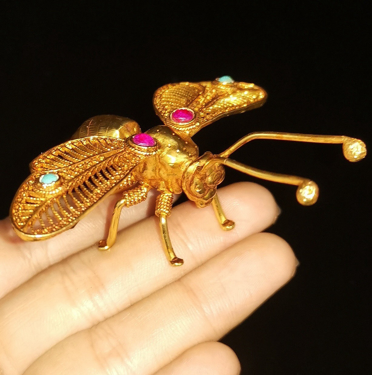 Copper gilded true gold inlaid with gemstone bees
