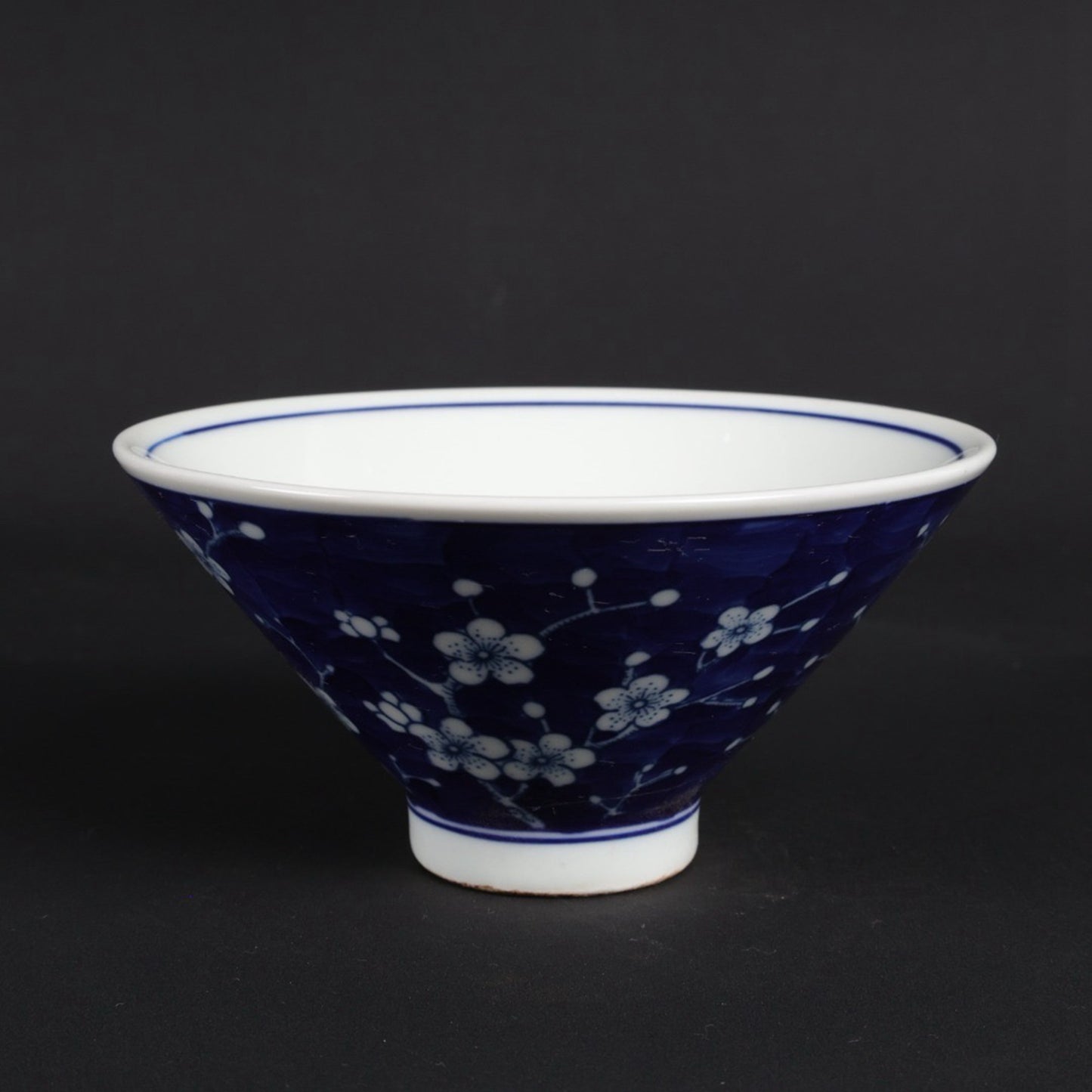 Blue and white ice plum patterned bamboo hat bowl
