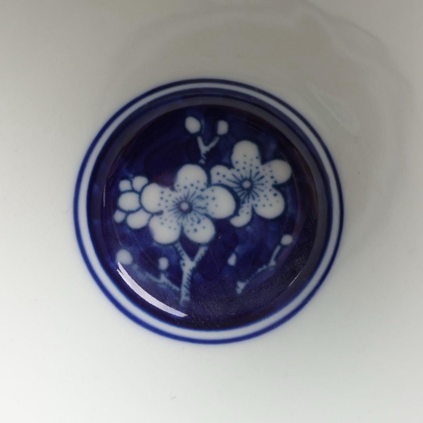 Blue and white ice plum patterned bamboo hat bowl