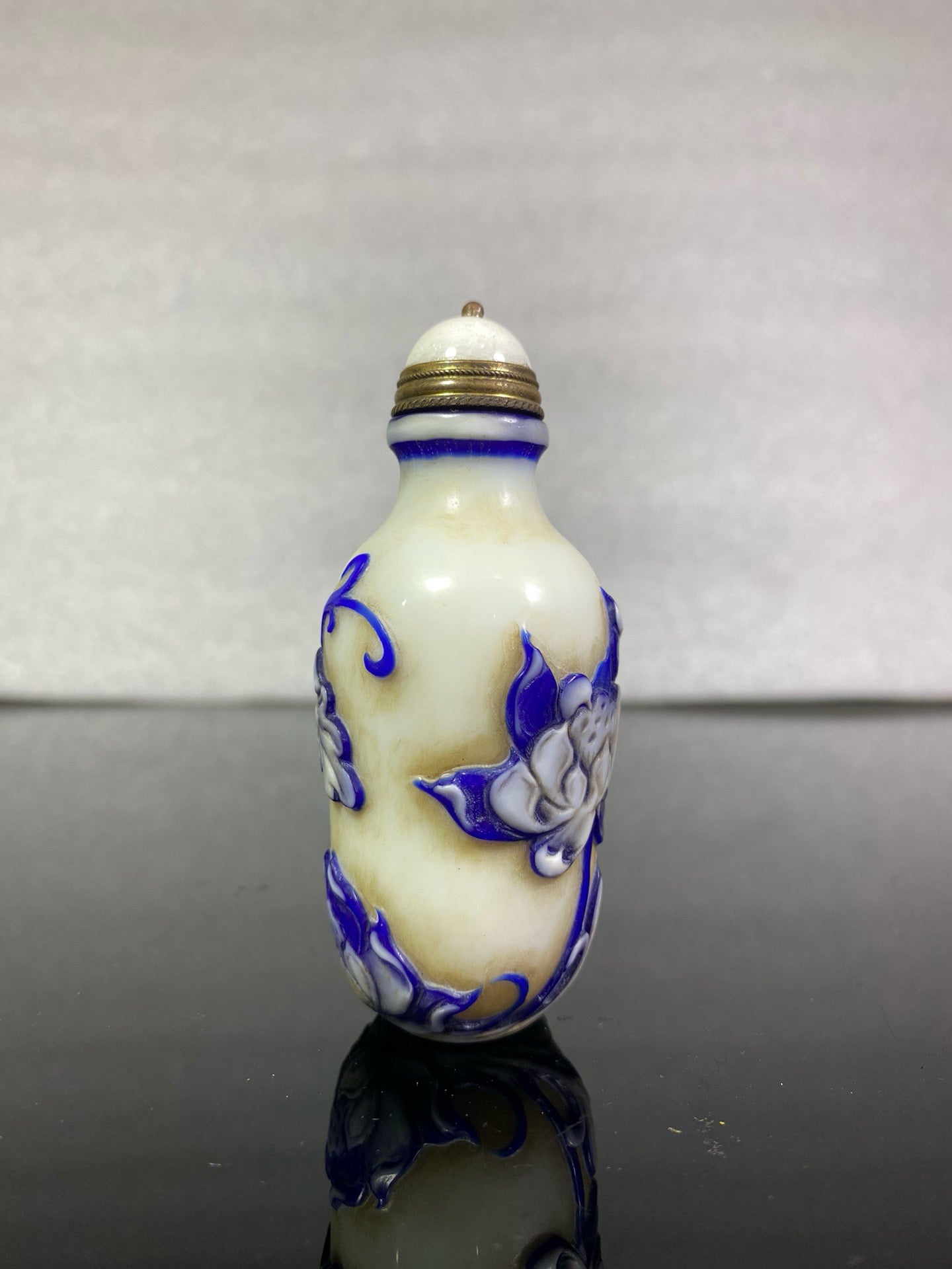 Chinese antique glass high relief carved snuff bottle