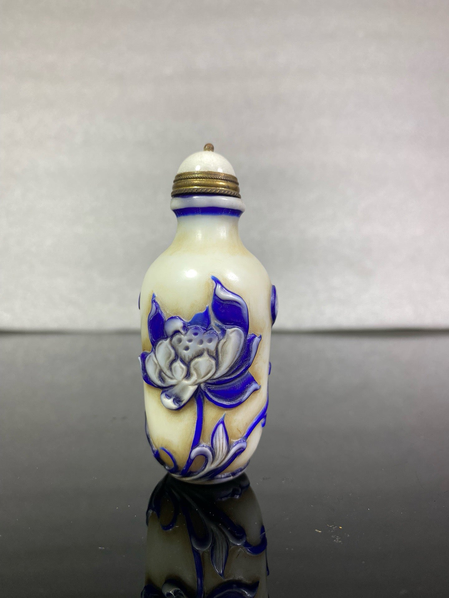 Chinese antique glass high relief carved snuff bottle