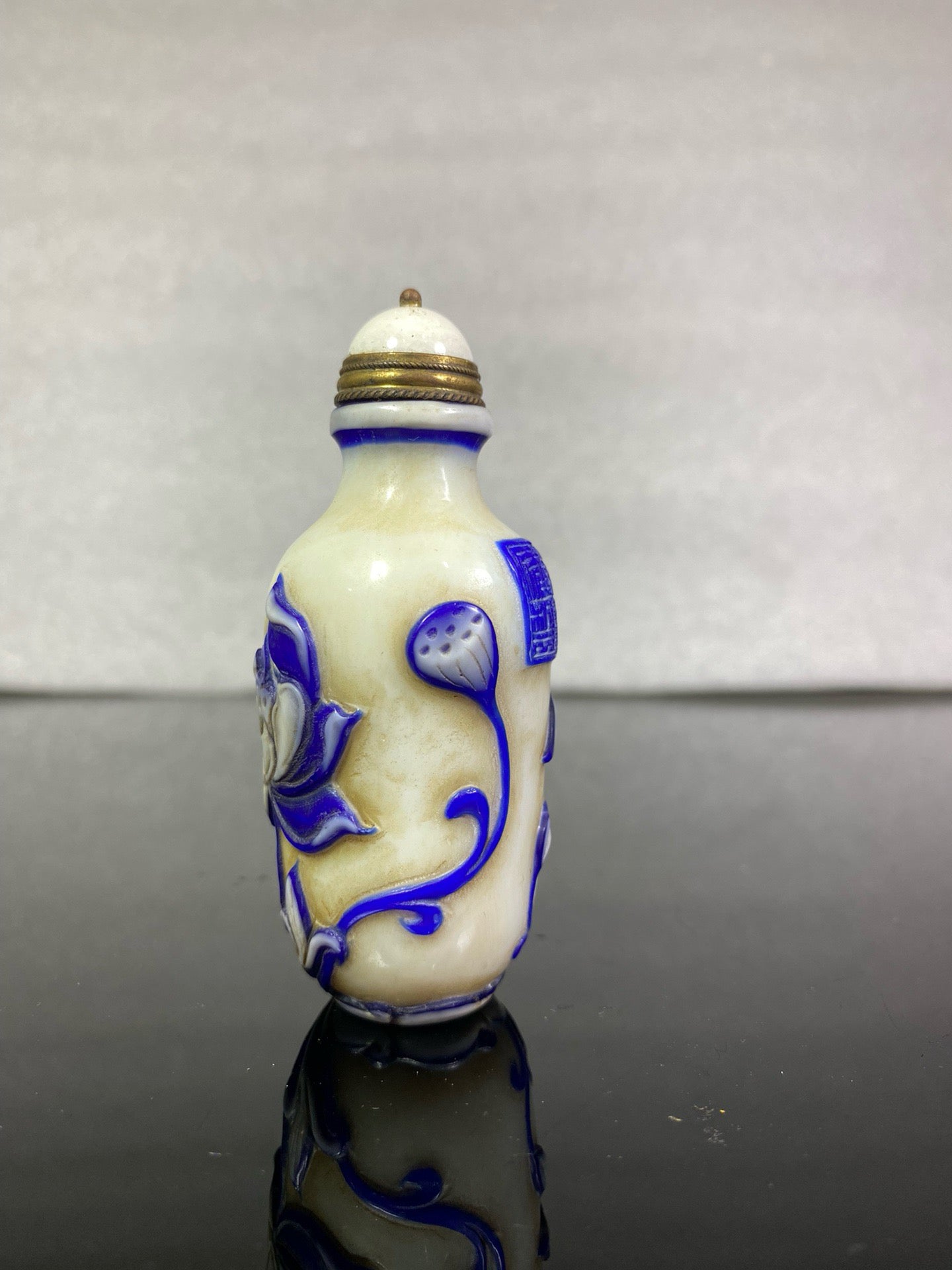 Chinese antique glass high relief carved snuff bottle