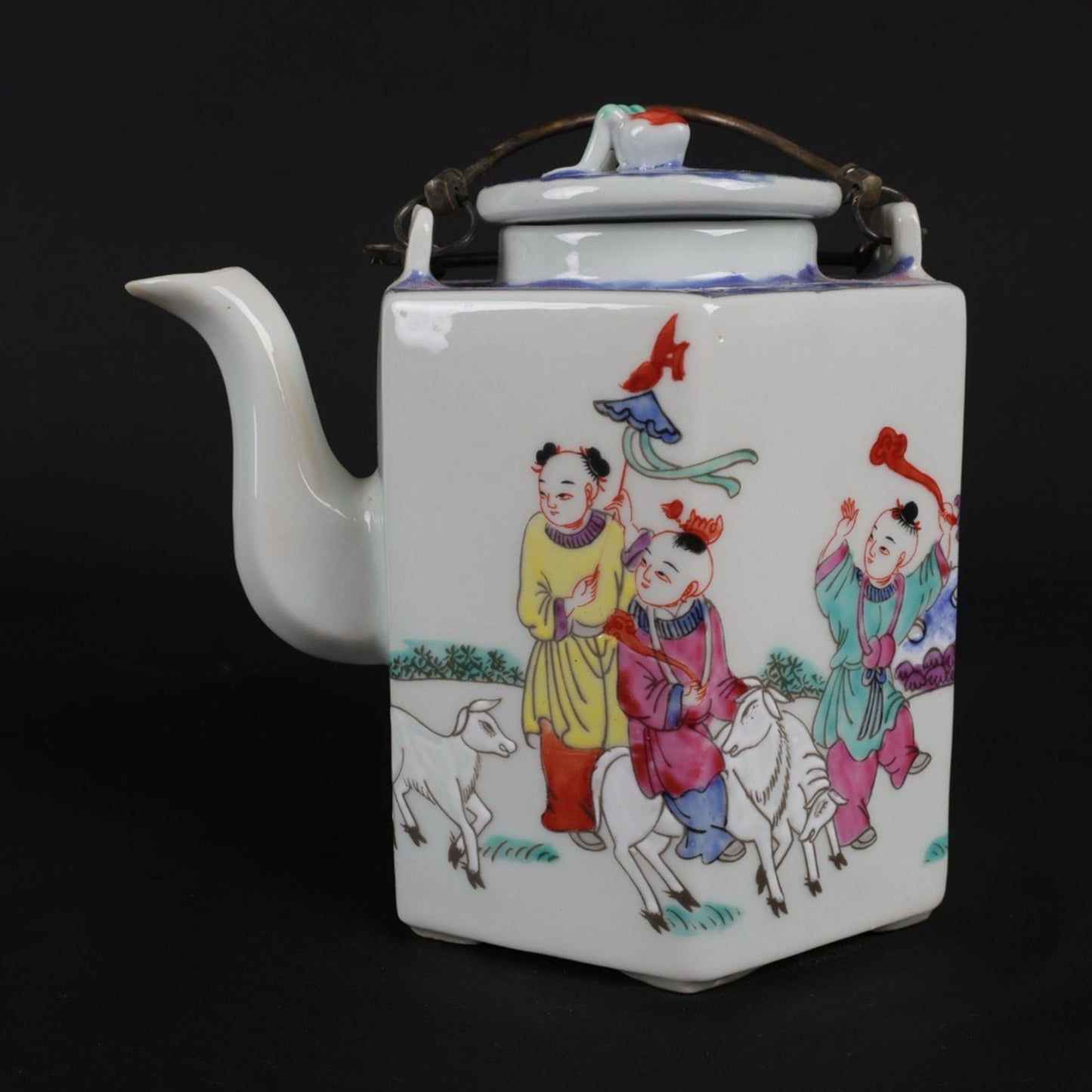 Pink Baby Play Pattern Hexagonal Qiao Liang Pot