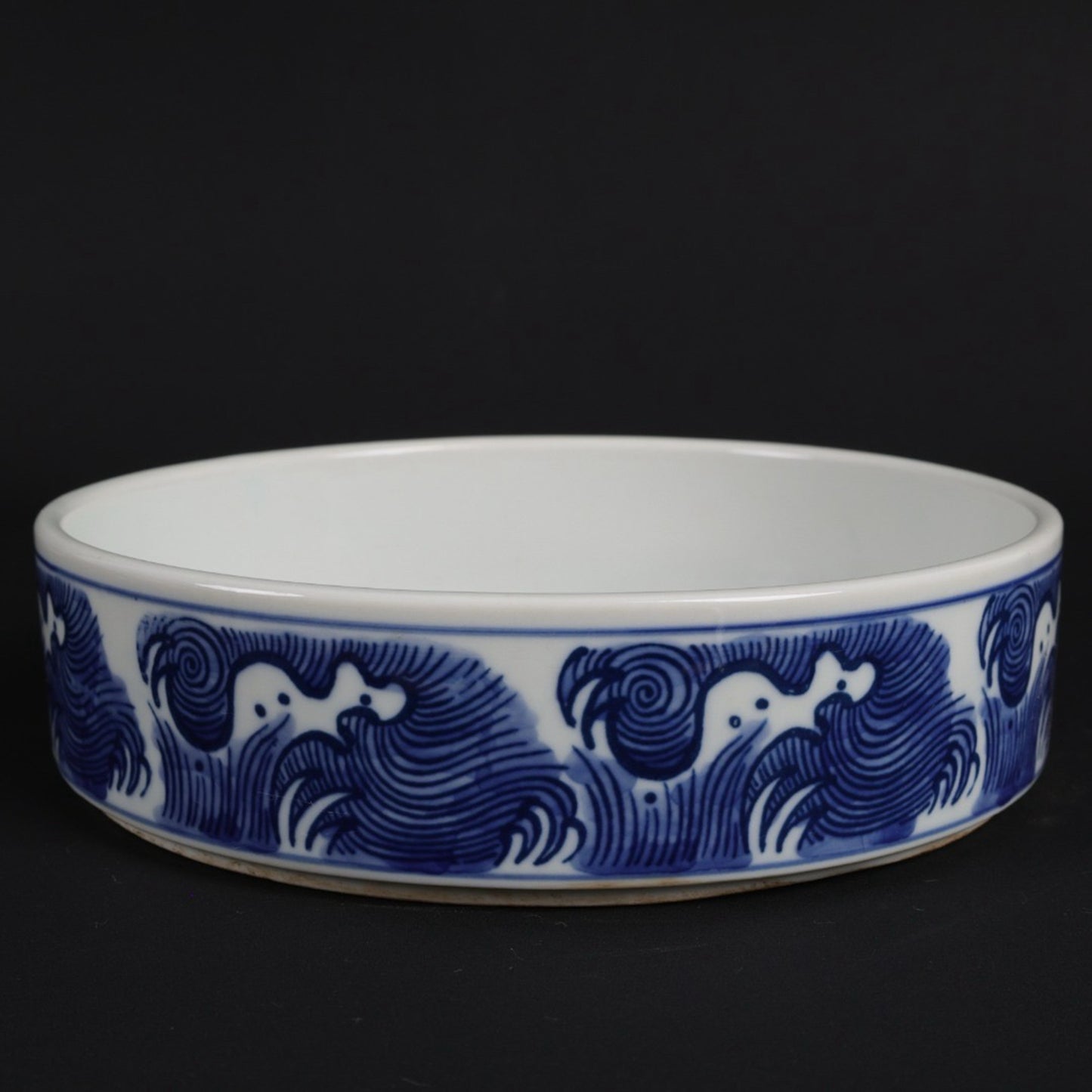 Blue and white fish algae pattern tea wash