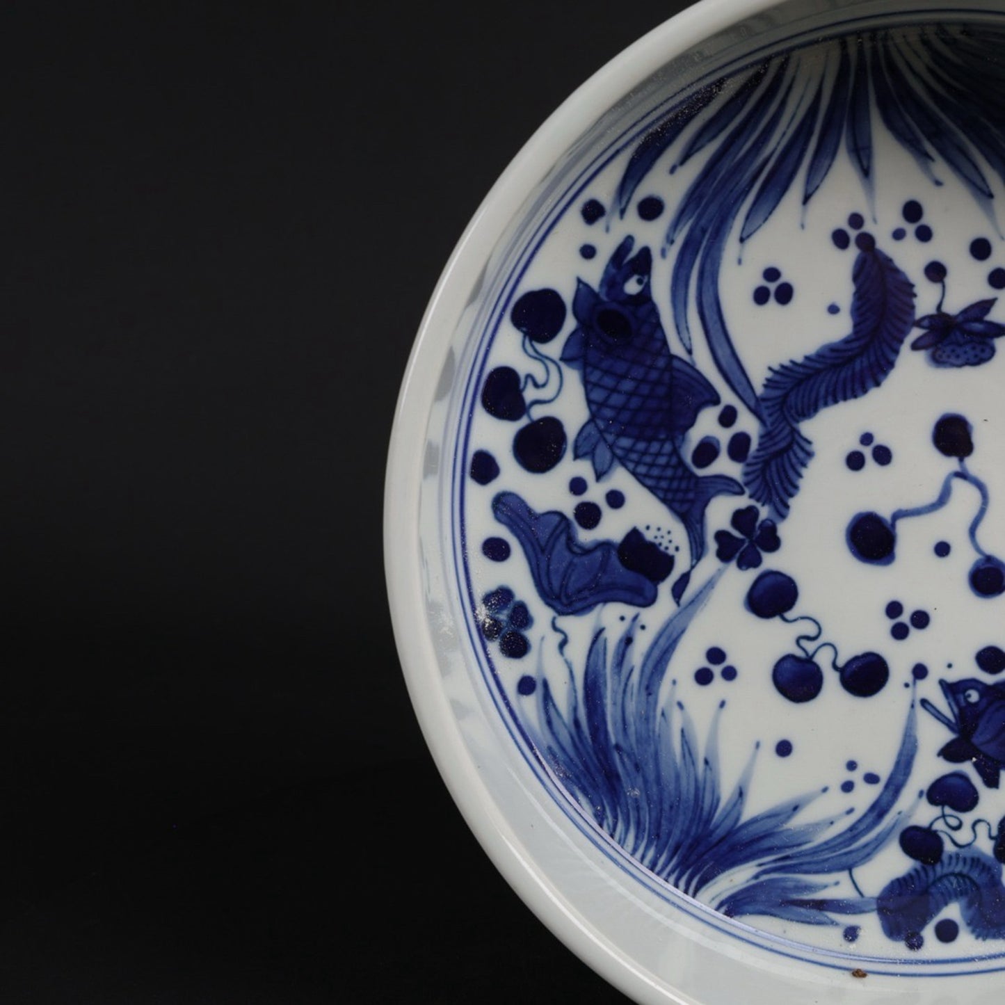 Blue and white fish algae pattern tea wash