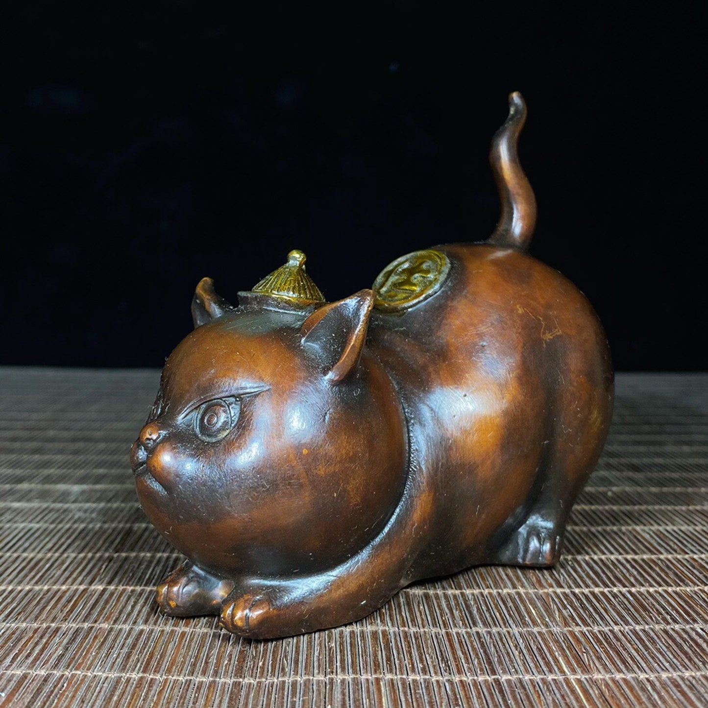 Chinese antique pure copper guard cat with knife