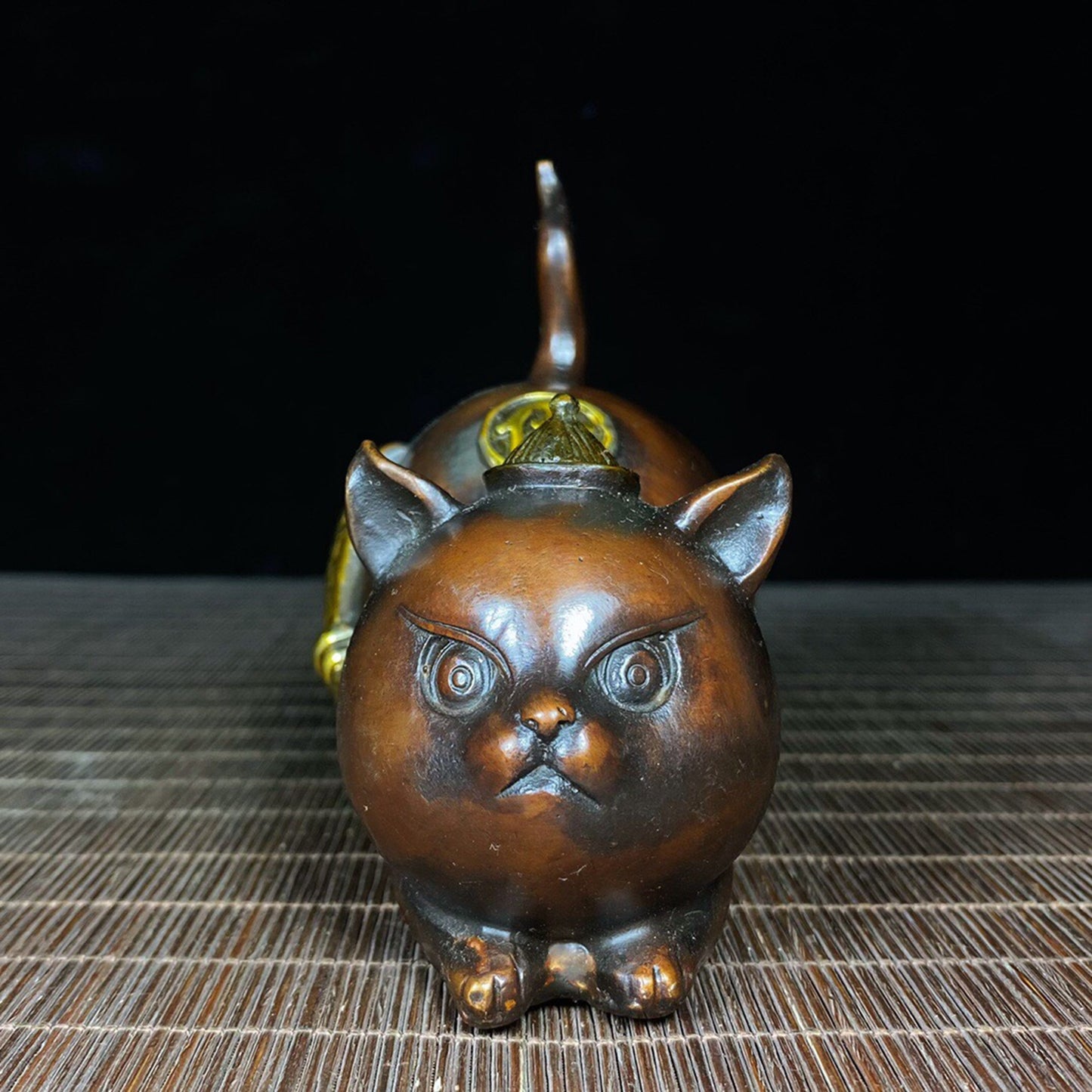 Chinese antique pure copper guard cat with knife