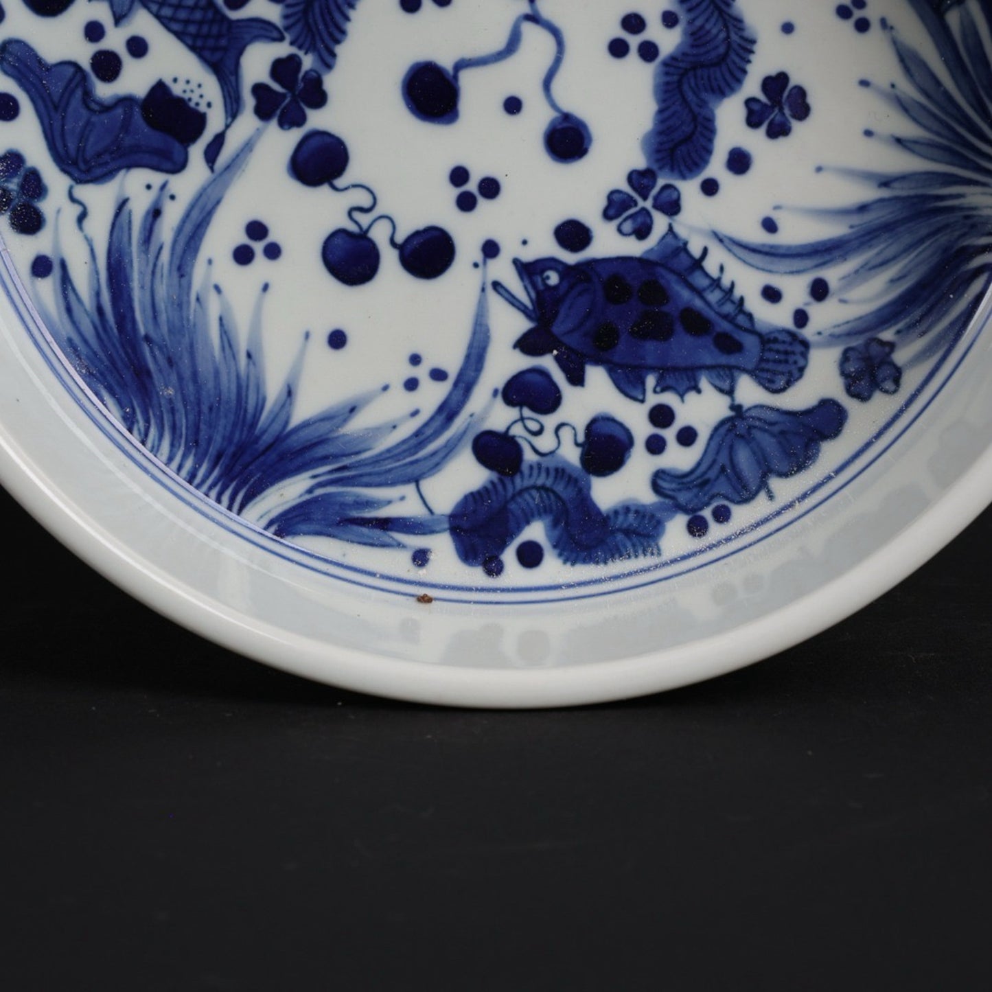 Blue and white fish algae pattern tea wash