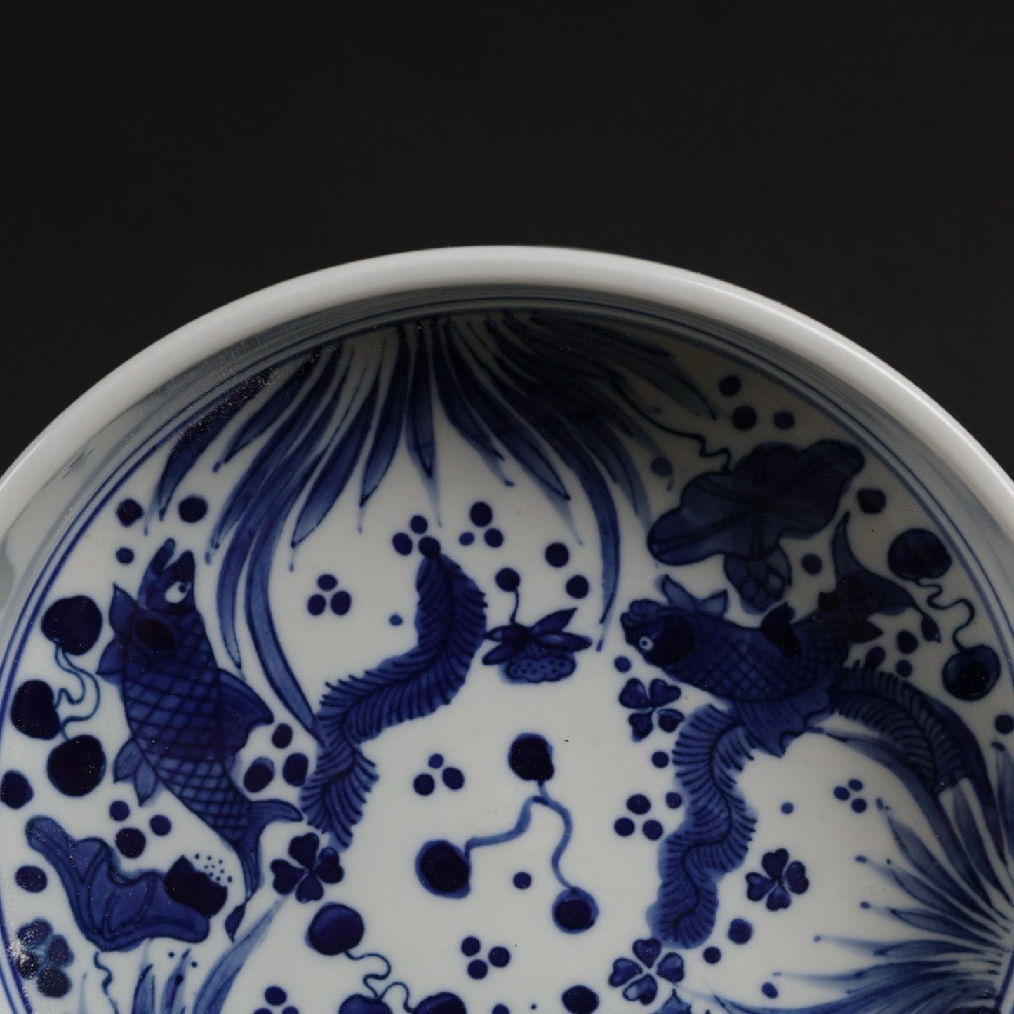 Blue and white fish algae pattern tea wash
