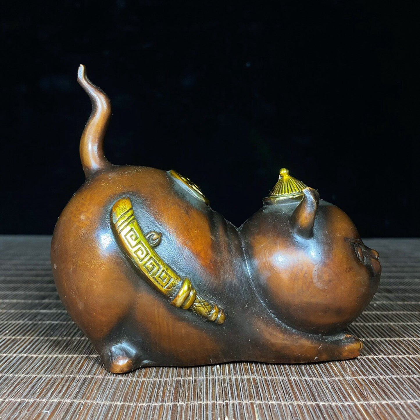 Chinese antique pure copper guard cat with knife