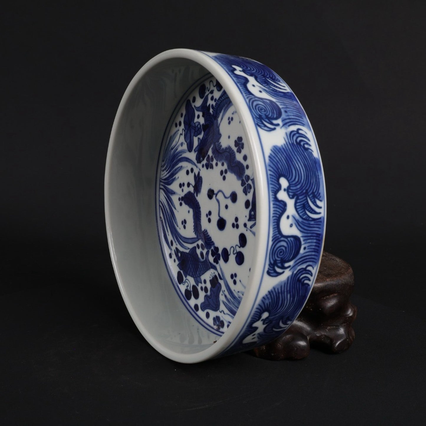 Blue and white fish algae pattern tea wash