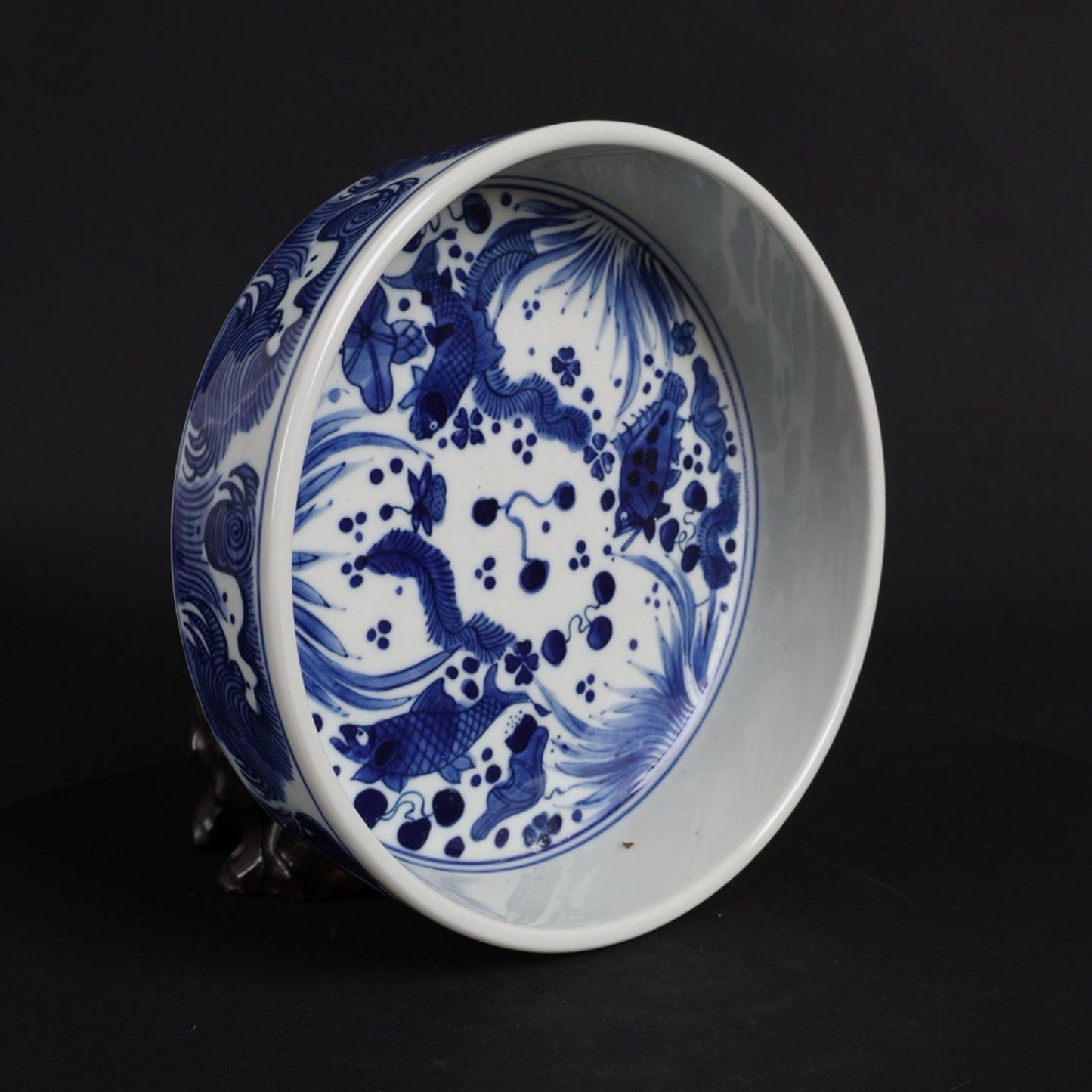 Blue and white fish algae pattern tea wash