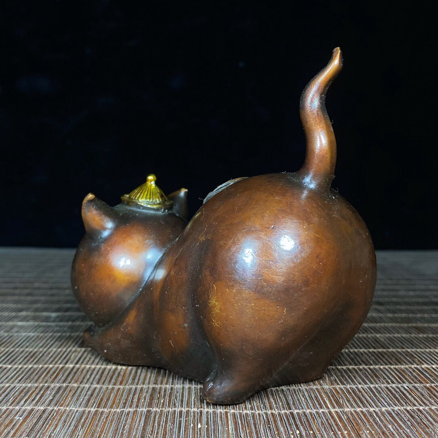 Chinese antique pure copper guard cat with knife