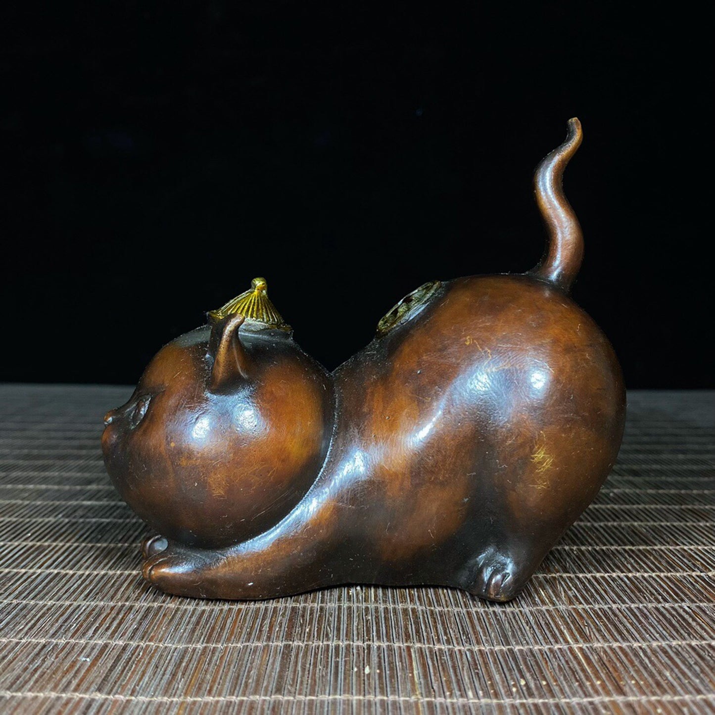 Chinese antique pure copper guard cat with knife