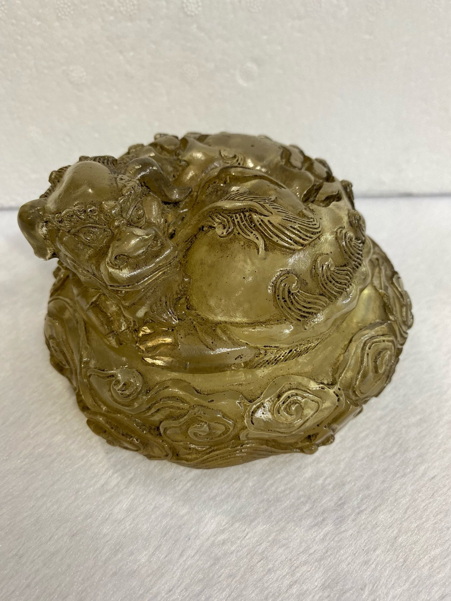 Chinese antique Pixiu shaped top and bottom cover with old glass brush wash