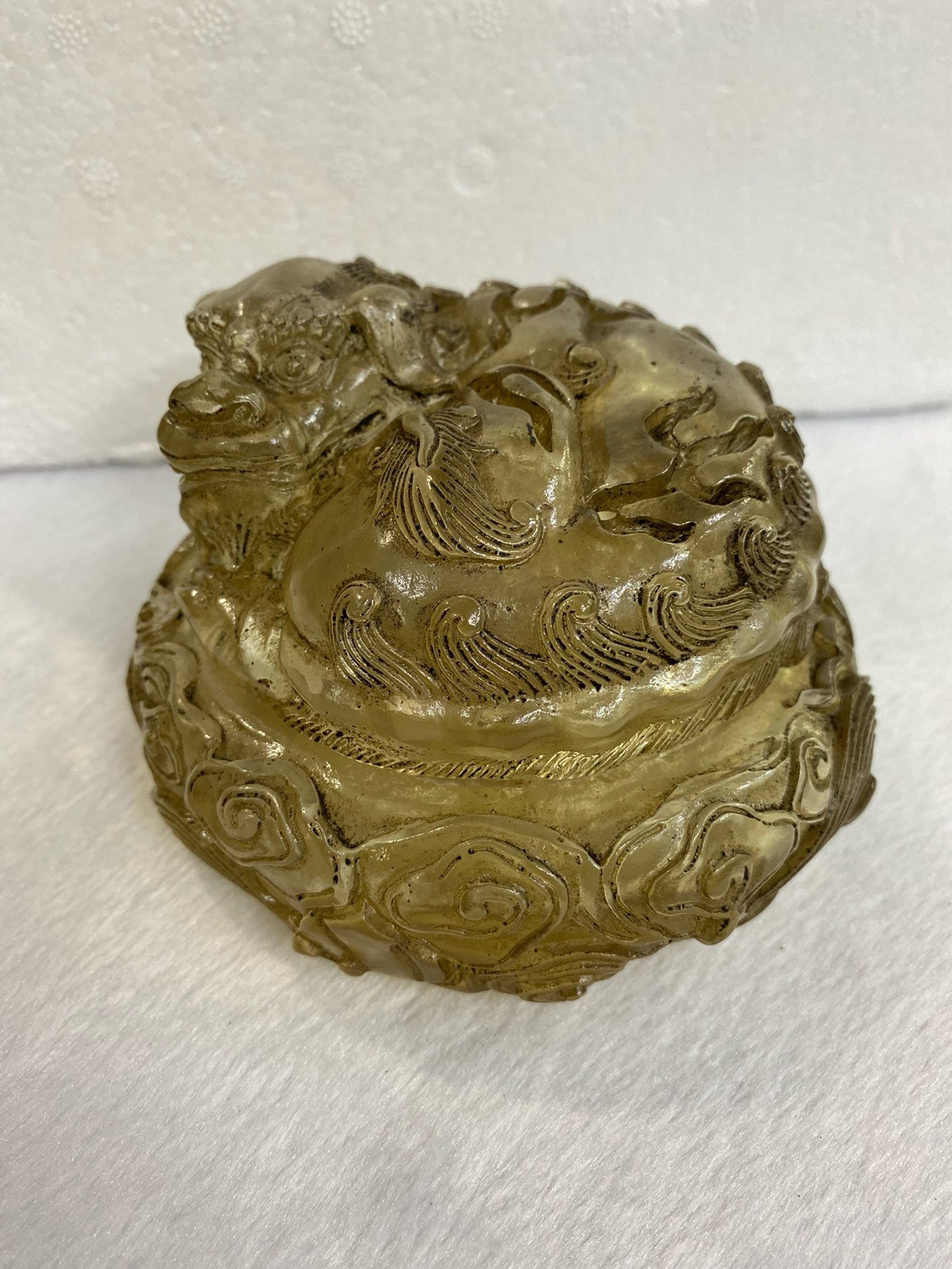 Chinese antique Pixiu shaped top and bottom cover with old glass brush wash