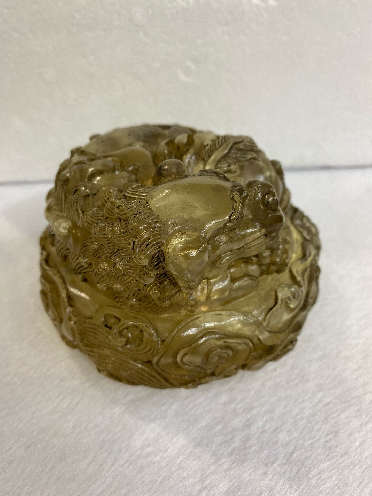 Chinese antique Pixiu shaped top and bottom cover with old glass brush wash