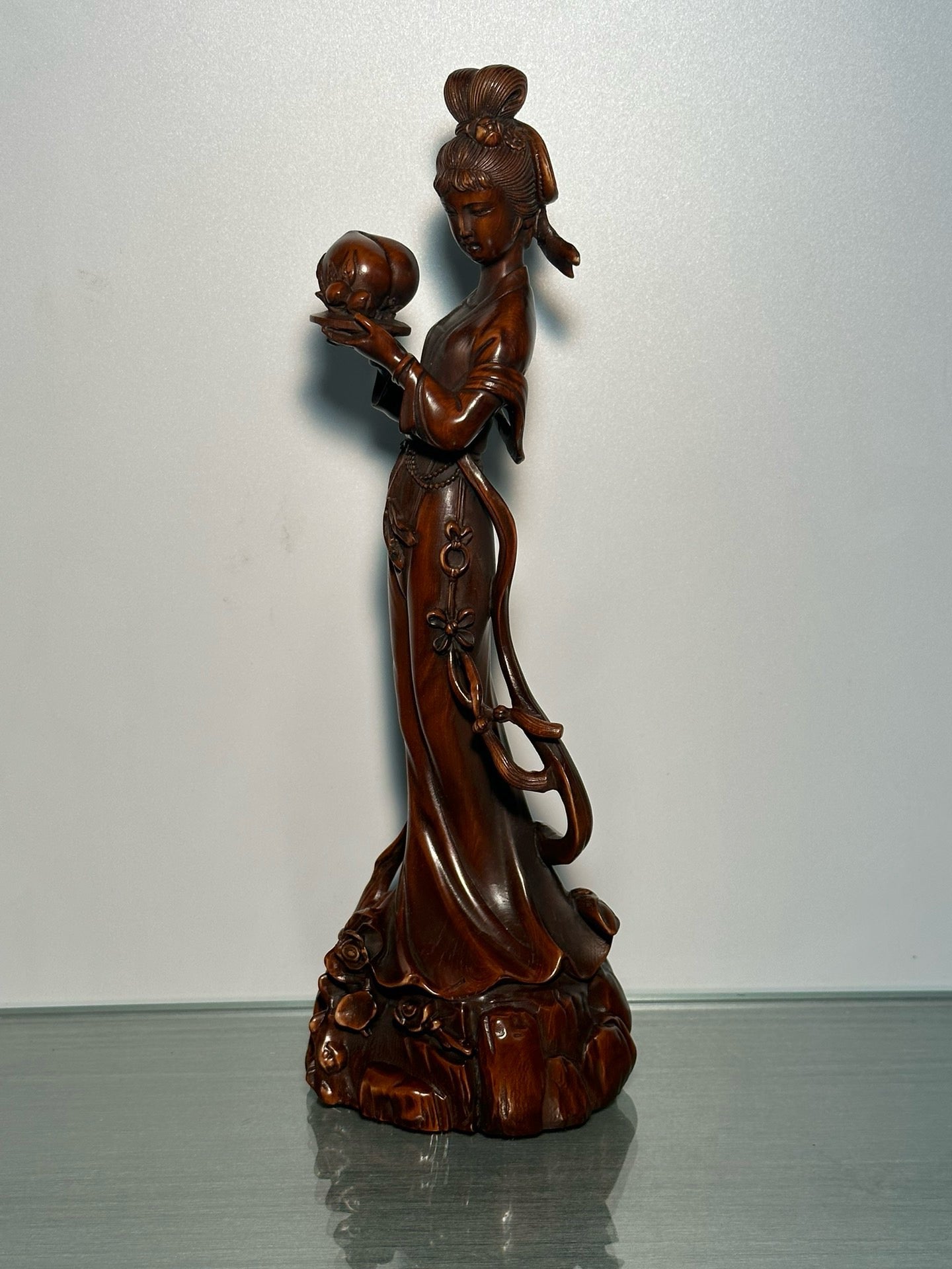 Chinese antique boxwood and mugu offer their birthday