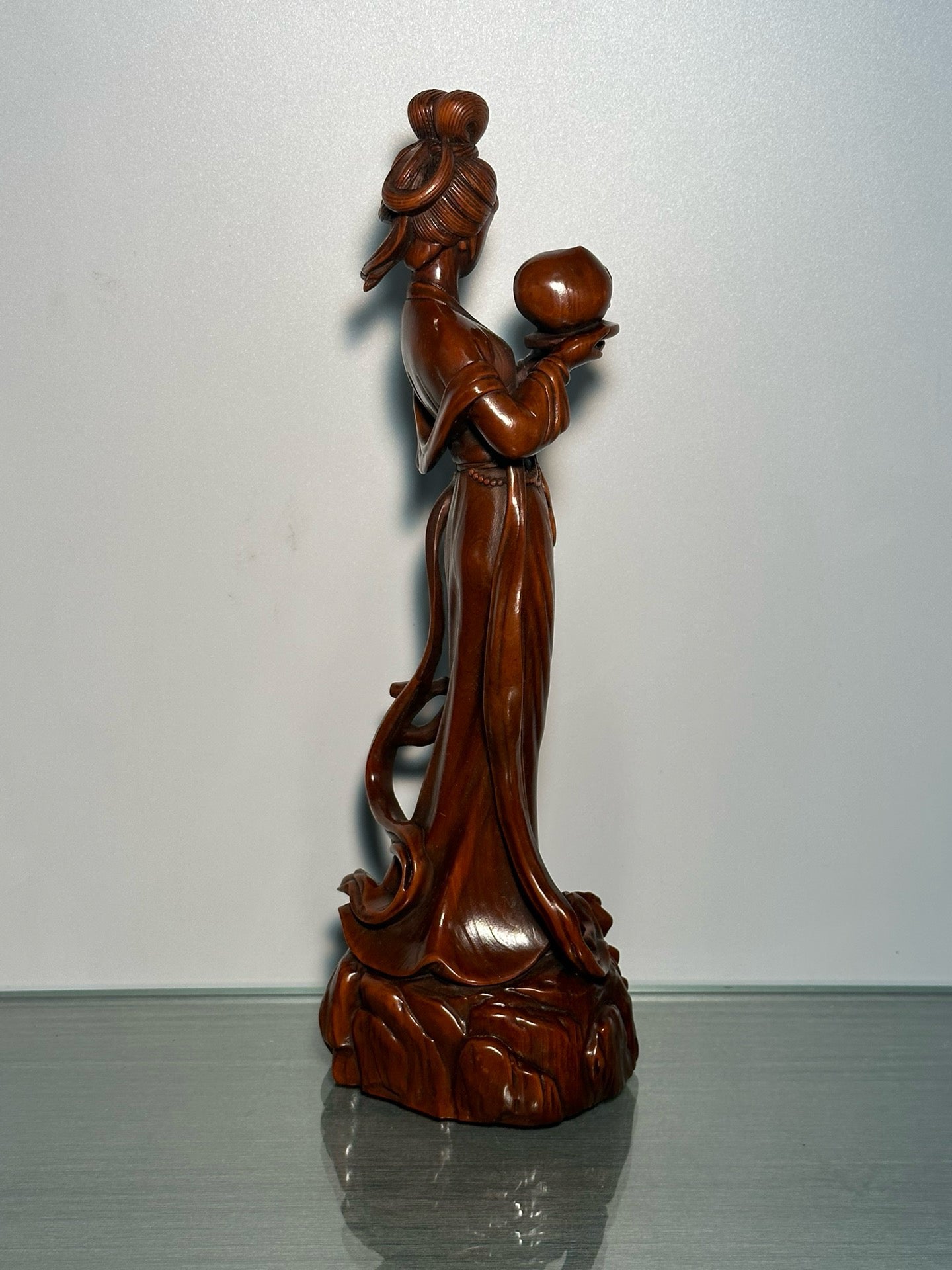 Chinese antique boxwood and mugu offer their birthday