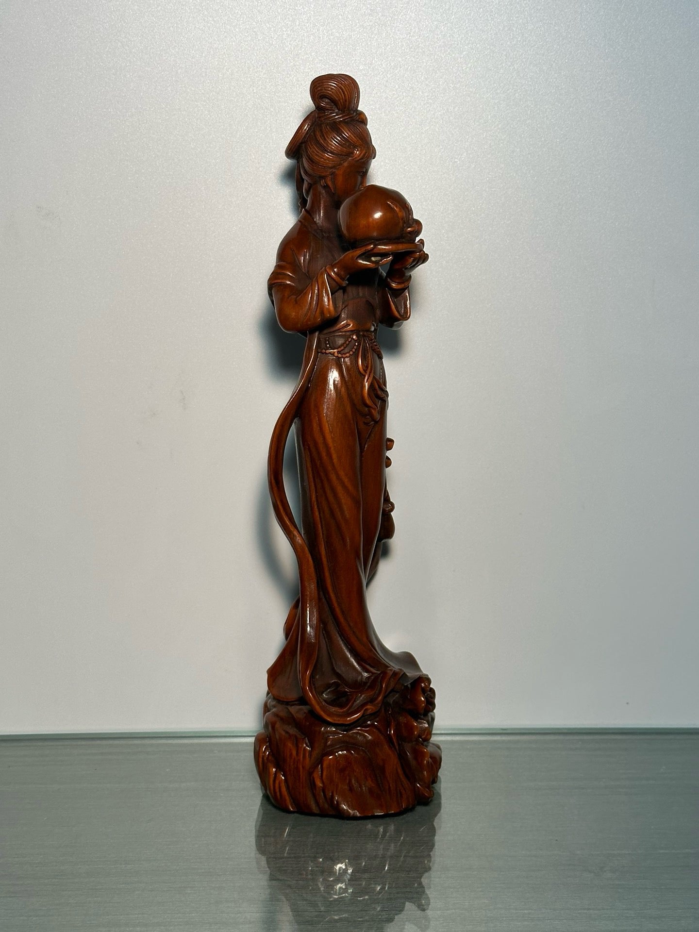 Chinese antique boxwood and mugu offer their birthday