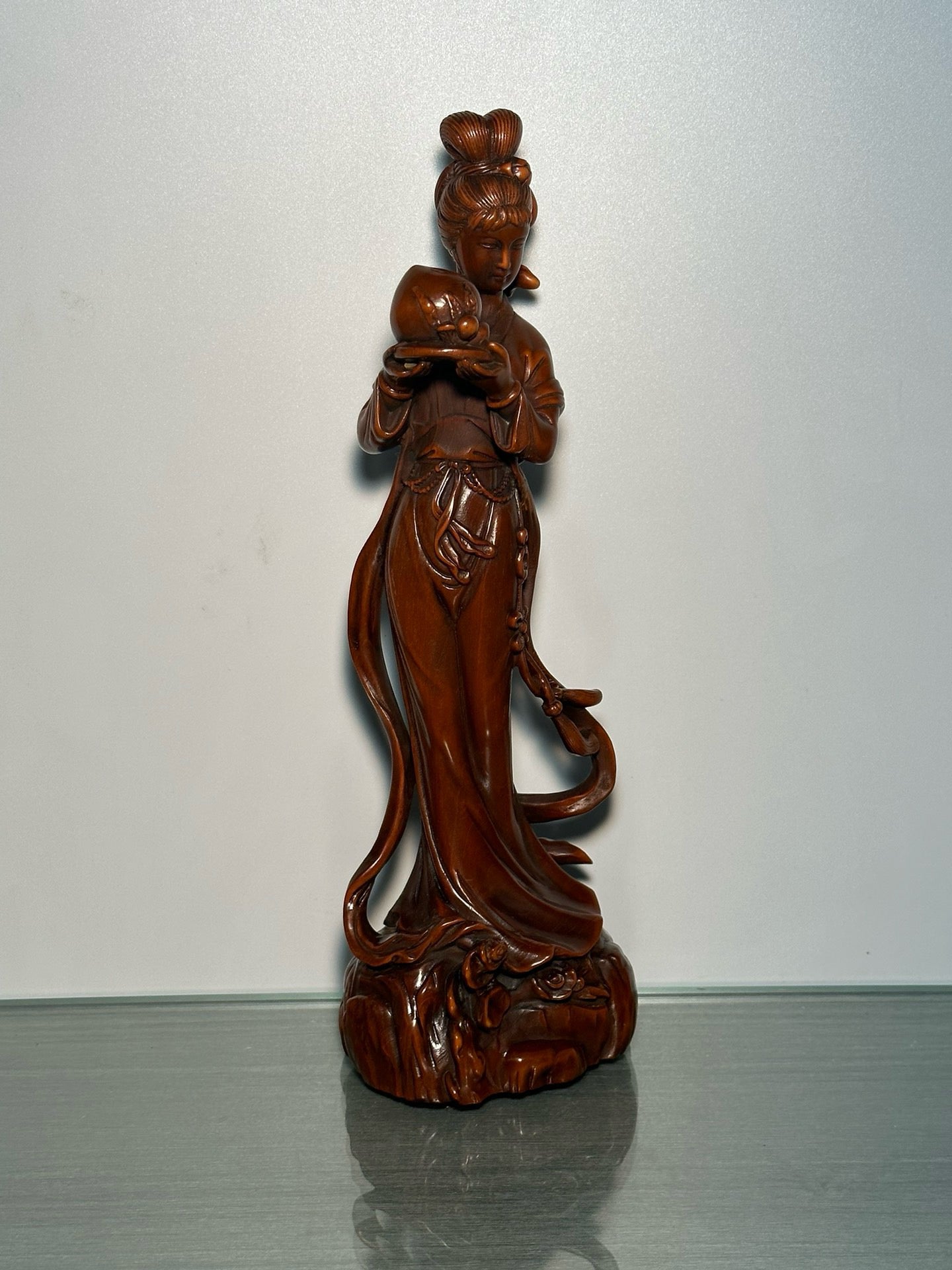 Chinese antique boxwood and mugu offer their birthday