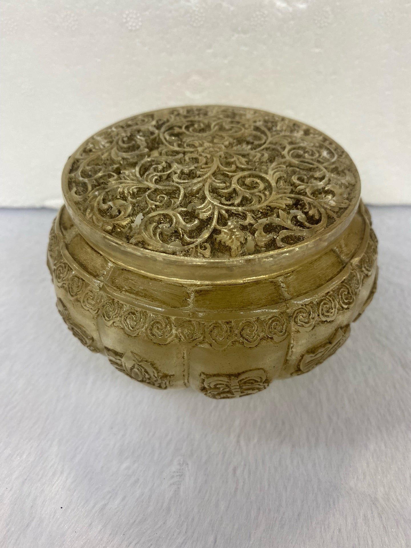 Chinese antique glazed hollowed out melon petal shaped aromatherapy stove