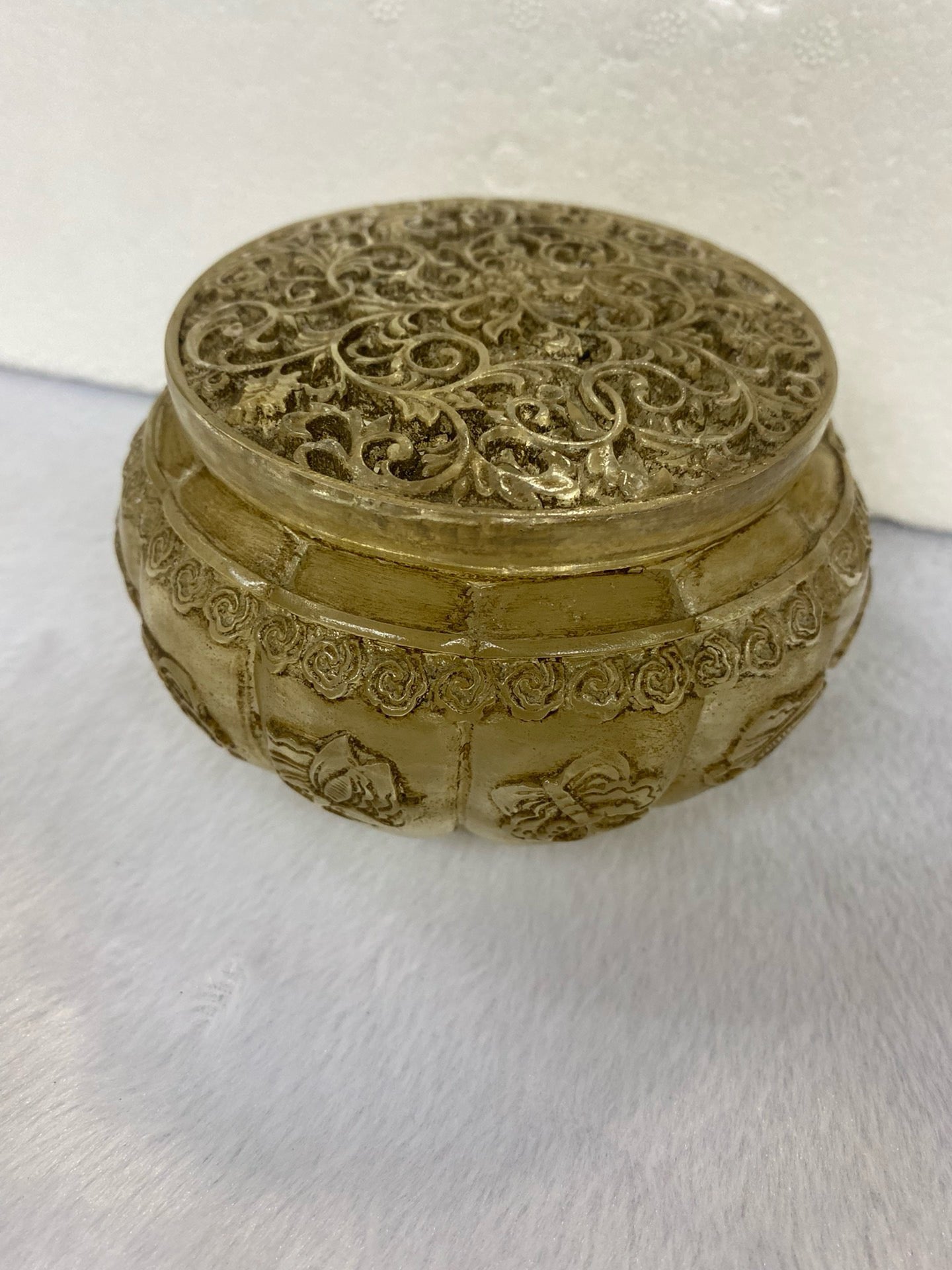 Chinese antique glazed hollowed out melon petal shaped aromatherapy stove