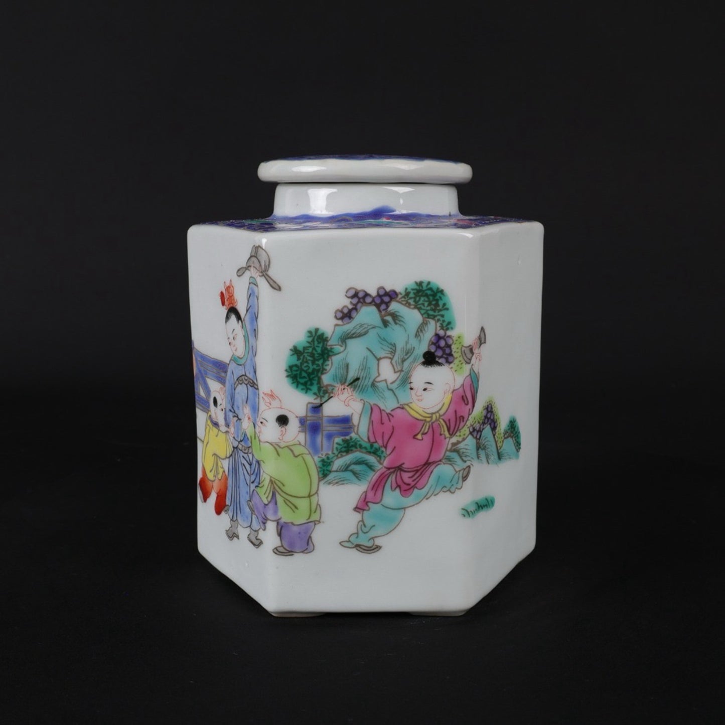 Pink character story pattern tea jar