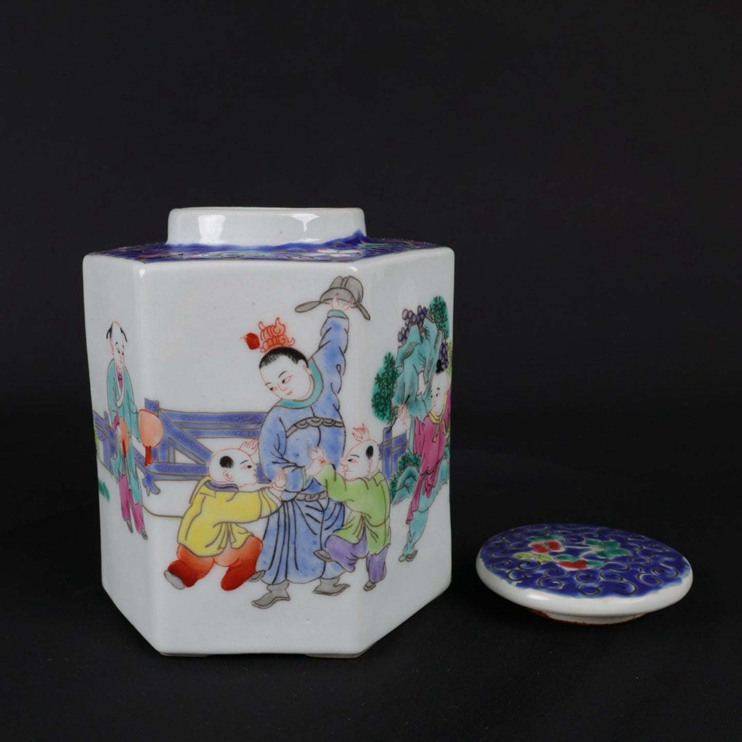 Pink character story pattern tea jar